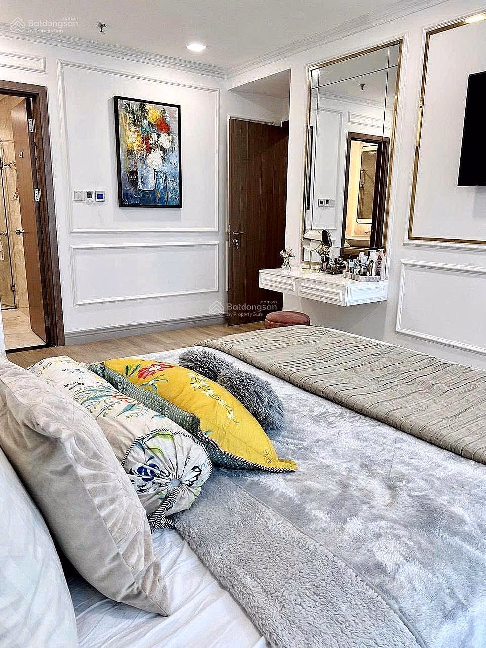 Apartment for sale with 2 bedrooms, 2 bathrooms, 77m2 at Vinhomes Central Park, Binh Thanh, City. HCM preferential price