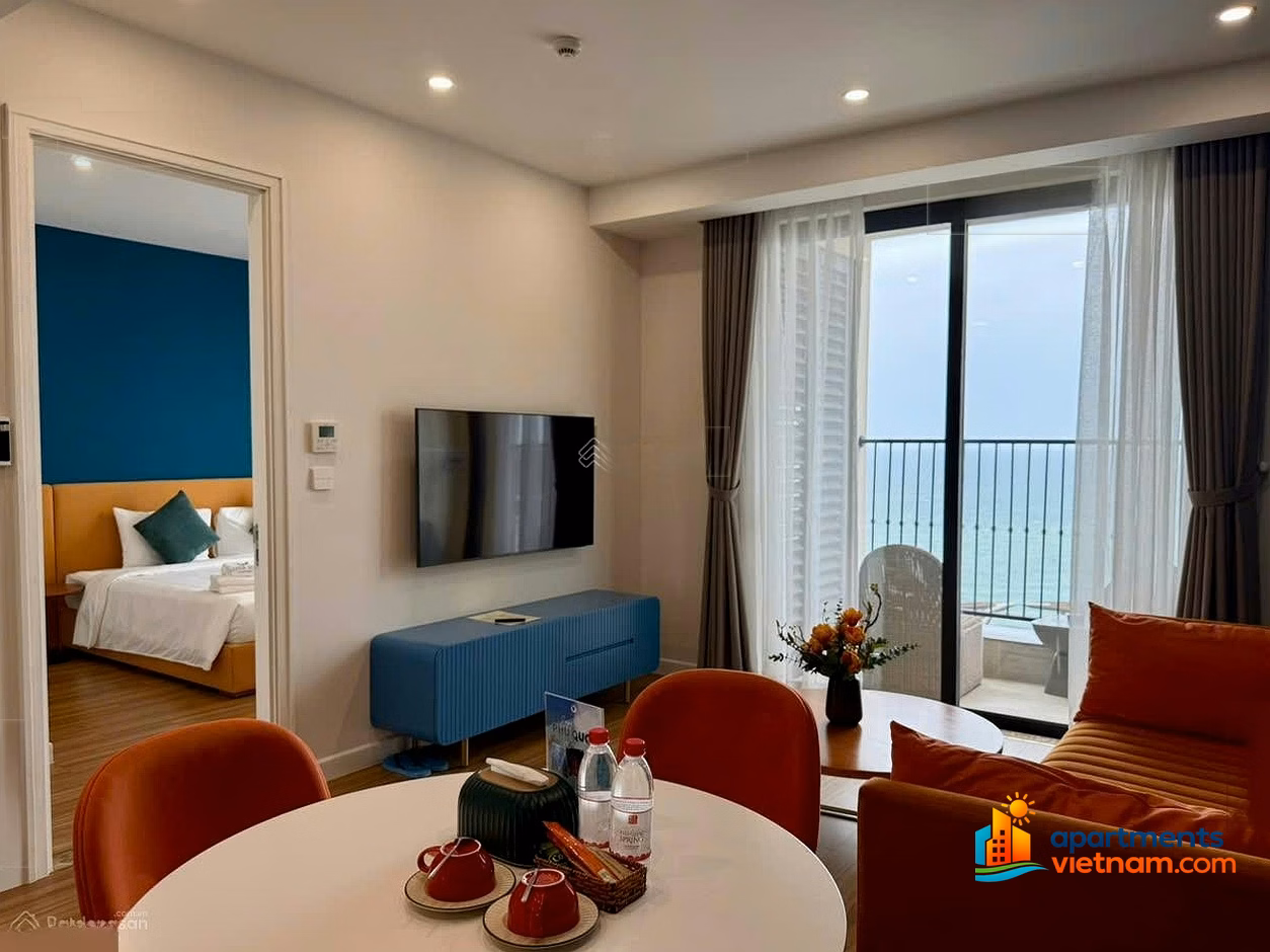 The owner urgently sells a 1-bedroom apartment with diplomatic sea view on a high floor at a high price