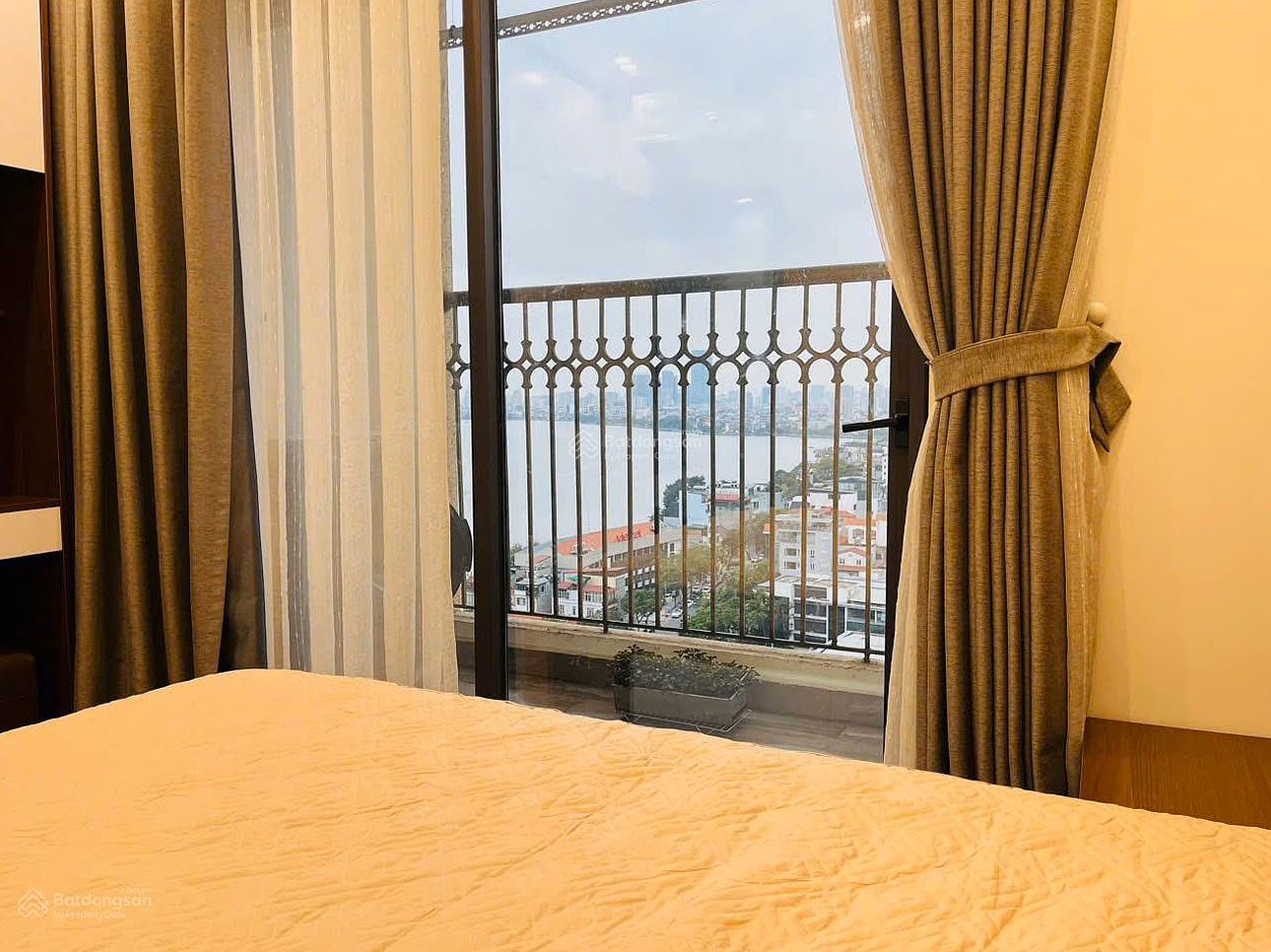 Need to sell 1 bedroom apartment with West Lake view, building E1 D'. El Dorado two West Lake dragons - already registered