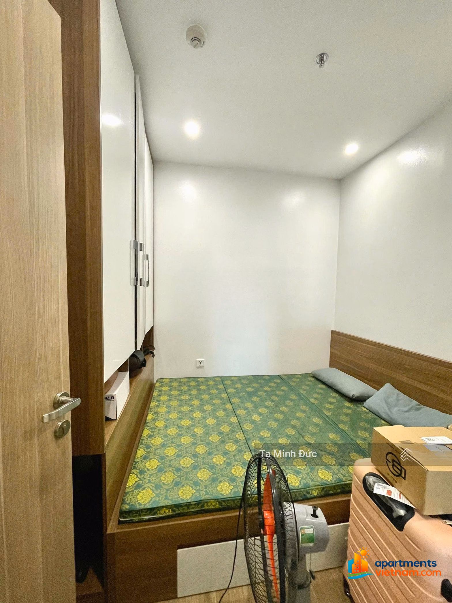 Selling fully furnished 2 bedroom apartment at Vinhomes Ocean Park, Duong Xa, Gia Lam, Hanoi