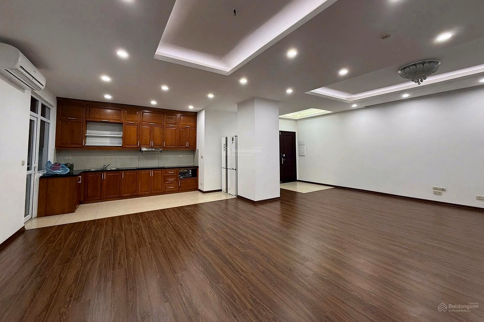 Quick closing of apartment 121.2m Trung Yen 1 4 bedrooms, full high-end furniture, good price 11.3 billion!***