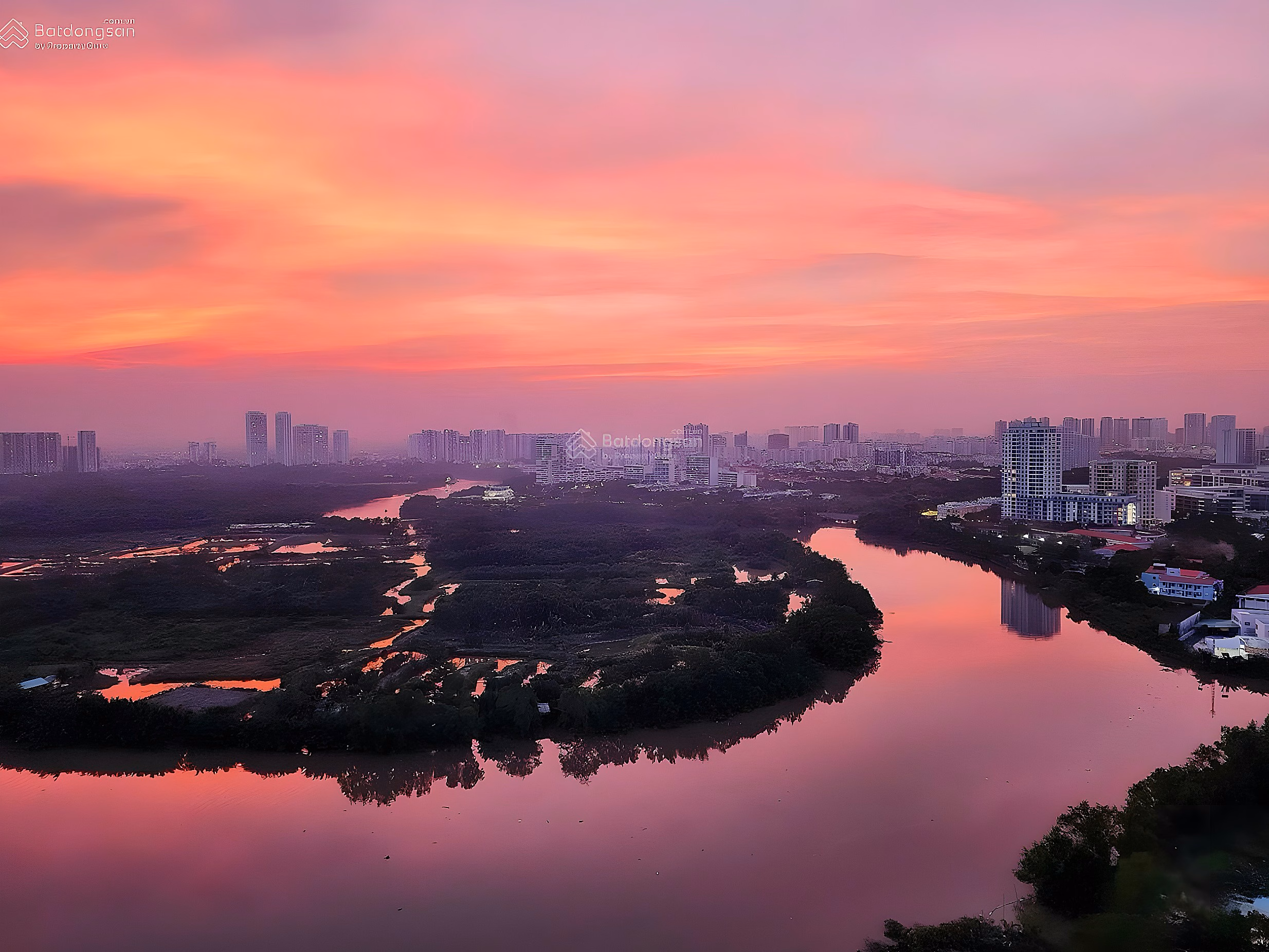 Need money to urgently sell Hung Phuc apartment, 98m2, with car park, price 8.8 billion. Contact 0919 243 ***