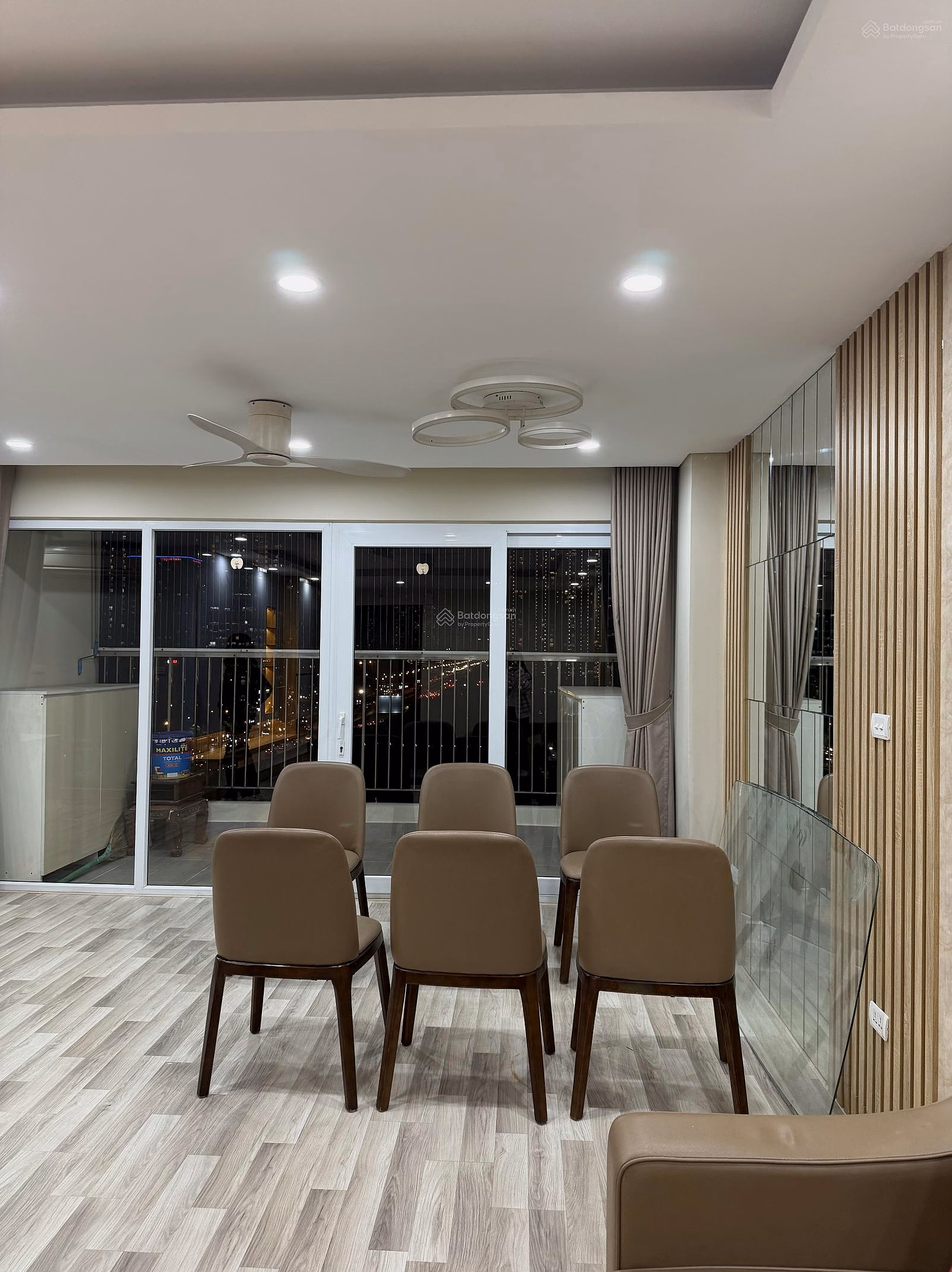 I need to sell Ecolife Tay Ho apartment urgently, price 100 million/m2, area 106.9m2, 3 bedrooms, 2 bathrooms, north and south directions.