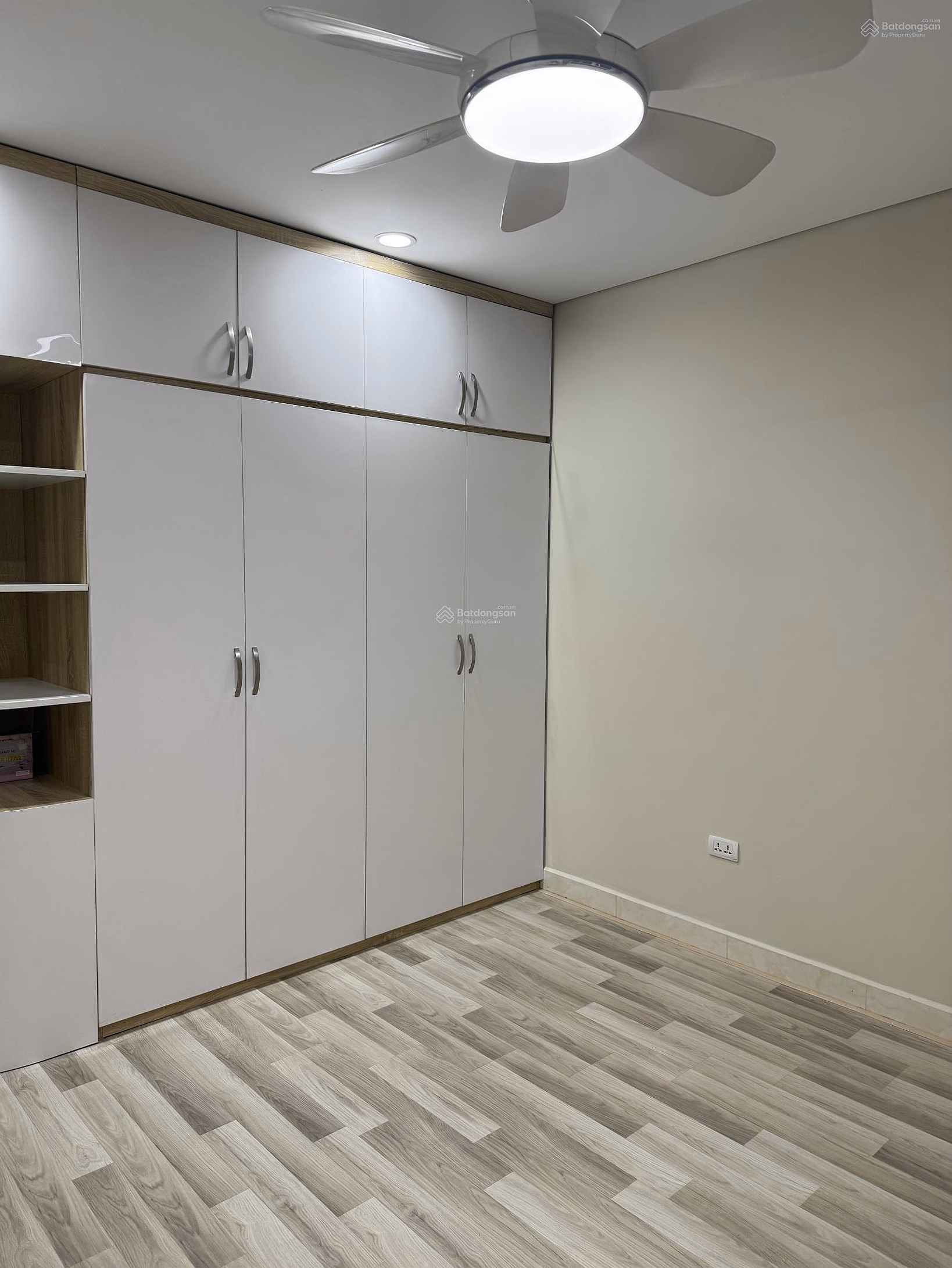 I need to sell Ecolife Tay Ho apartment urgently, price 100 million/m2, area 106.9m2, 3 bedrooms, 2 bathrooms, north and south directions