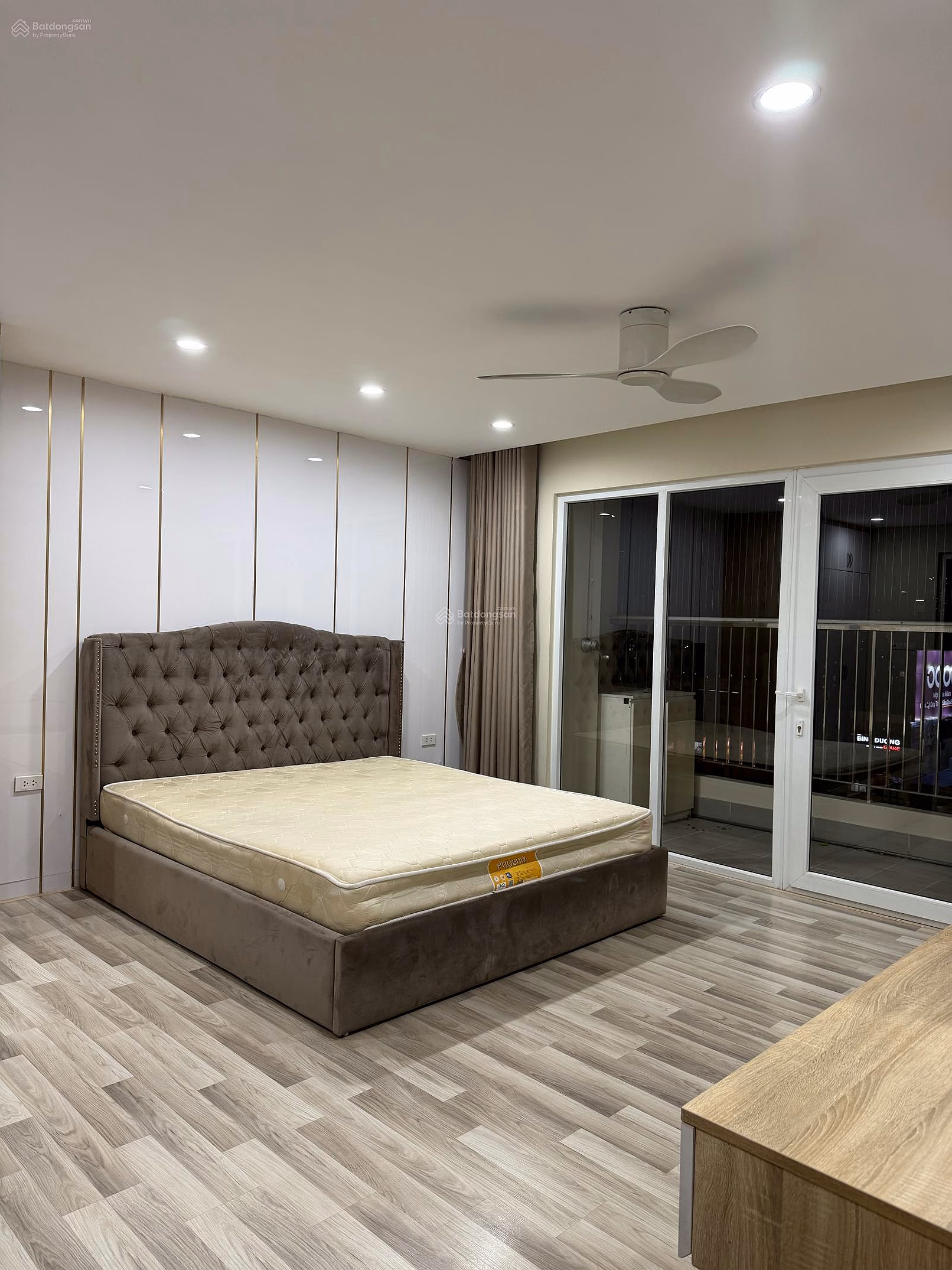 I need to sell Ecolife Tay Ho apartment urgently, price 100 million/m2, area 106.9m2, 3 bedrooms, 2 bathrooms, north and south directions