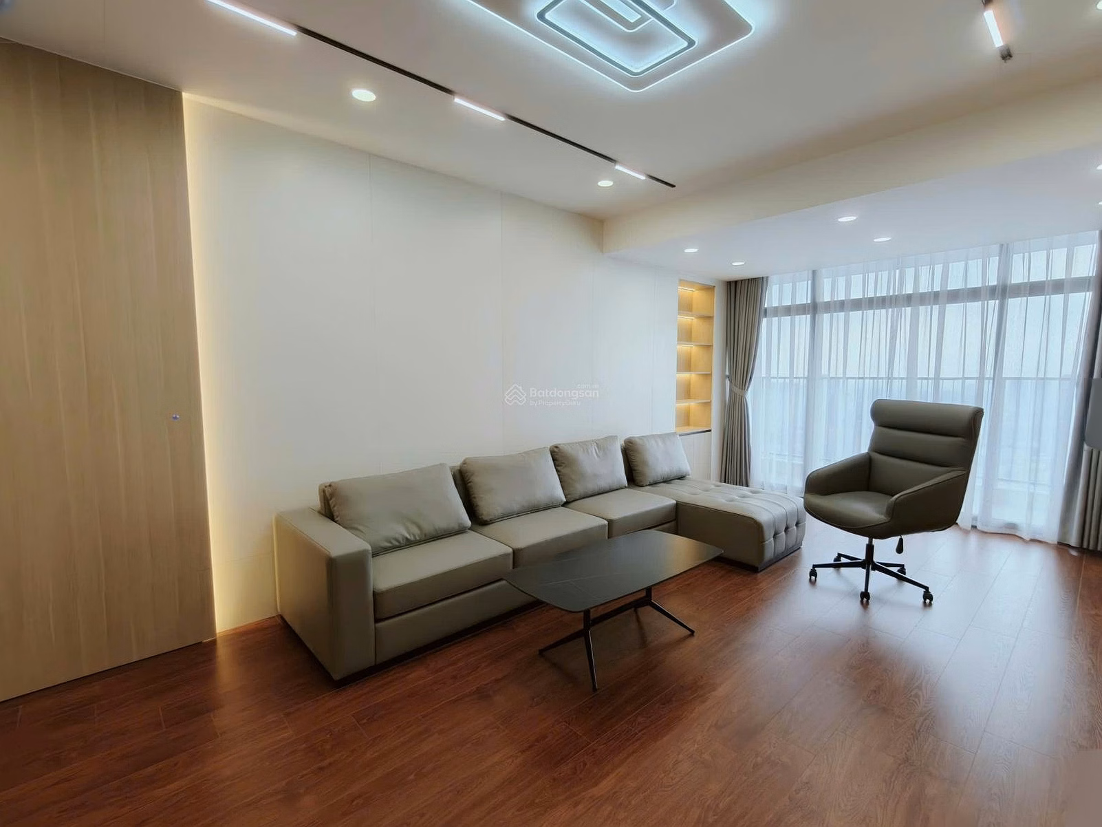 Owner for rent outstanding 4 bedroom apartment project 200m2 full new furniture city view***