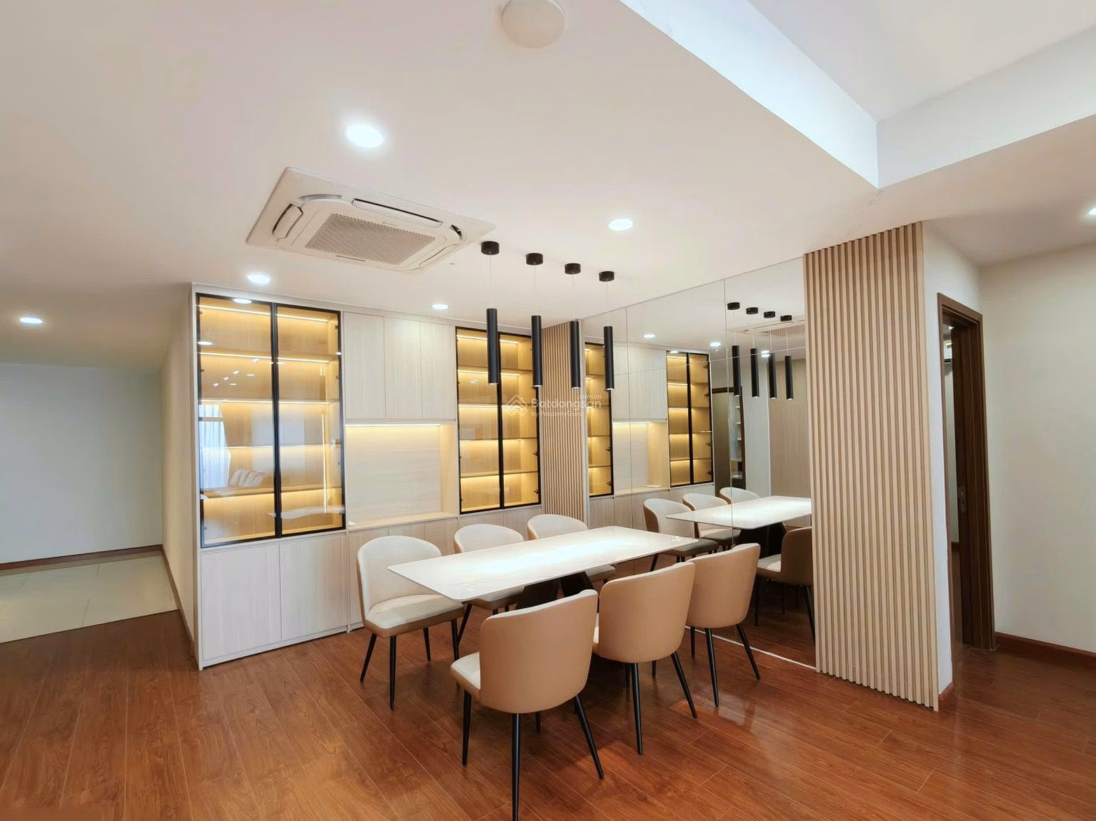 Owner for rent outstanding 4 bedroom apartment project 200m2 full new furniture city view***