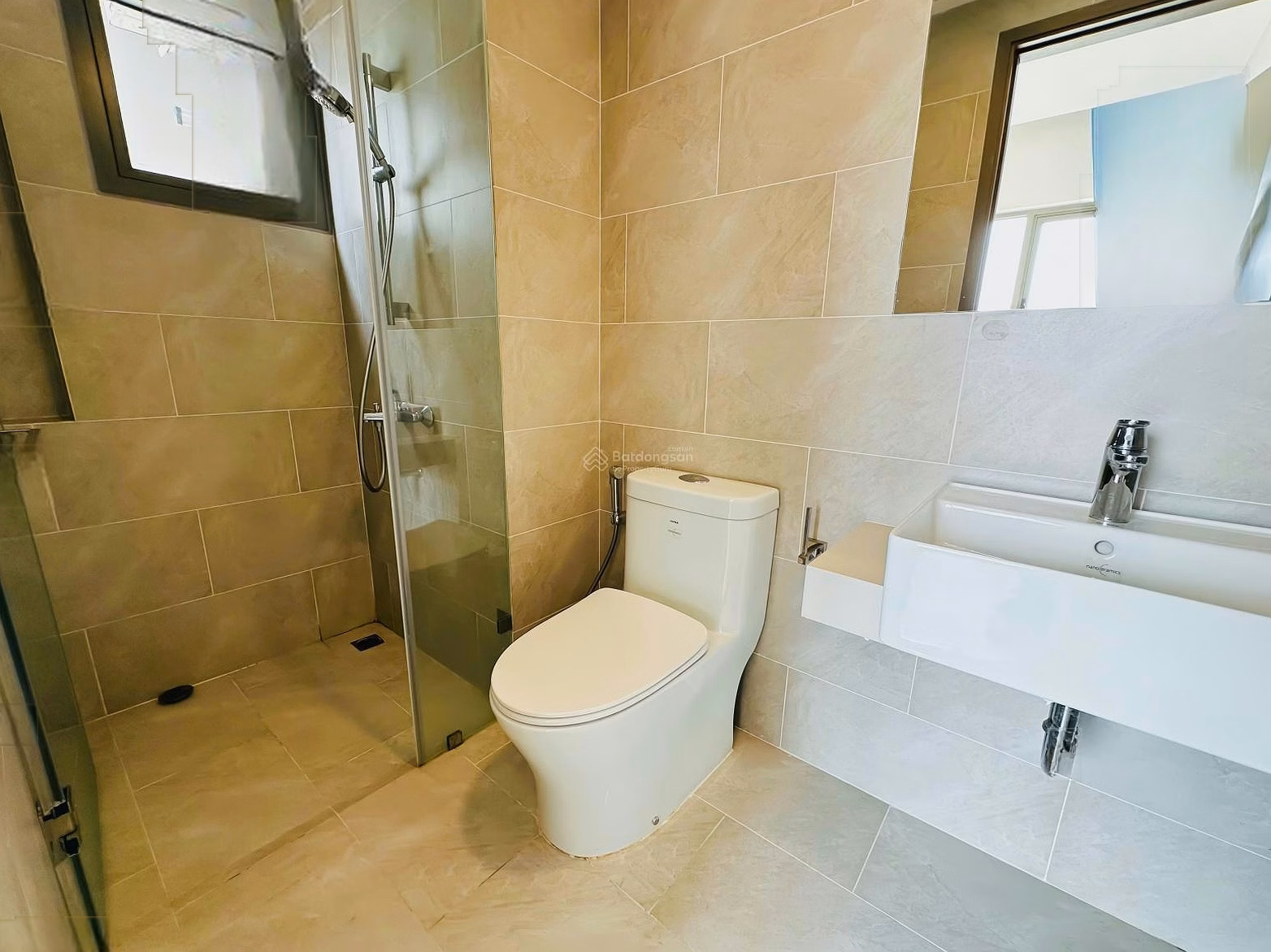 Red book for sale of apartment 59m2 2 bedrooms 2 bathrooms, tower C + view of People's Committee, cool green park, cool breeze. Contact now 0902 938 ***