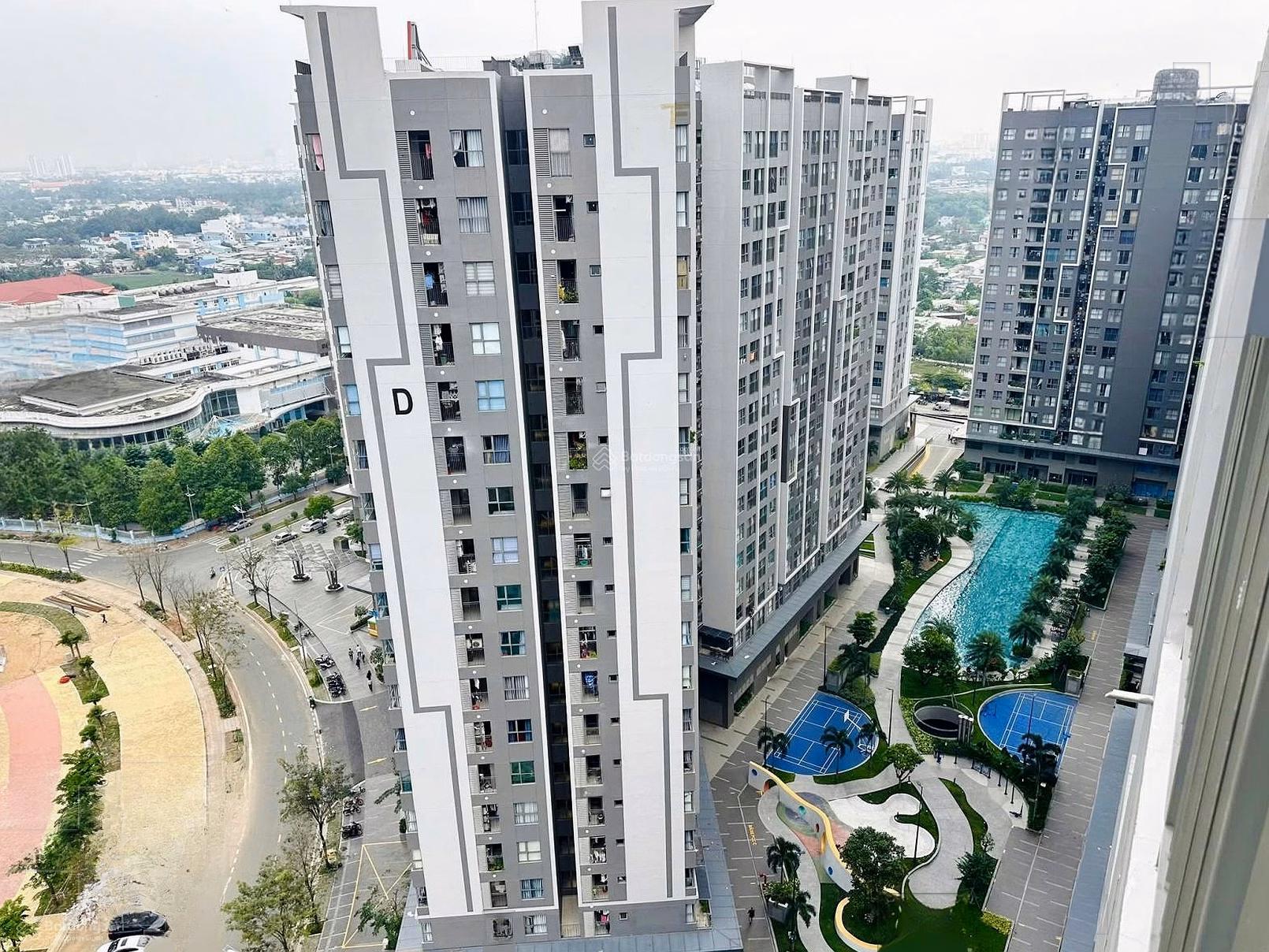 Red book for sale of apartment 59m2 2 bedrooms 2 bathrooms, tower C + view of People's Committee, cool green park, cool breeze. Contact now 0902 938 ***