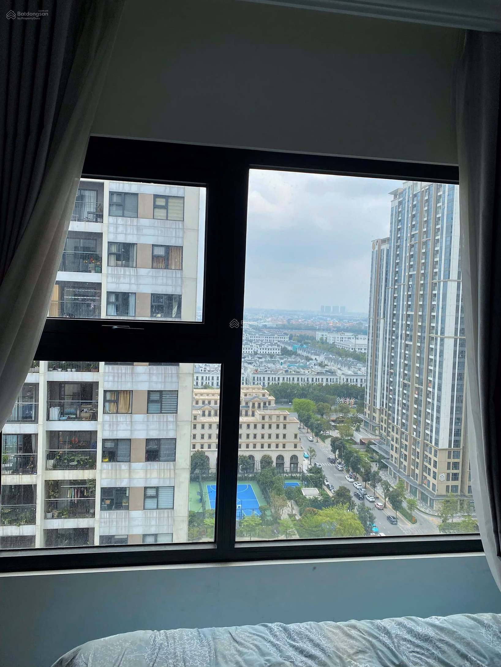 Homeowner needs to sell quickly super product 2 bedrooms - 1 bathroom Southeast balcony, super nice interior price only 3.5 billion