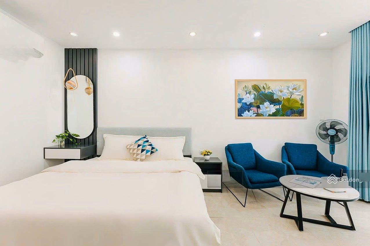 Fully furnished studio can move in immediately. Price 14 million/month. Vinhomes D'Capitale