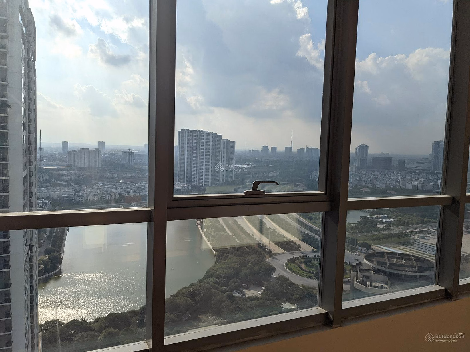 Moving to sell 112m2, 3n2wc, cool balcony in Danang, beautiful furniture, price slightly 9 billion