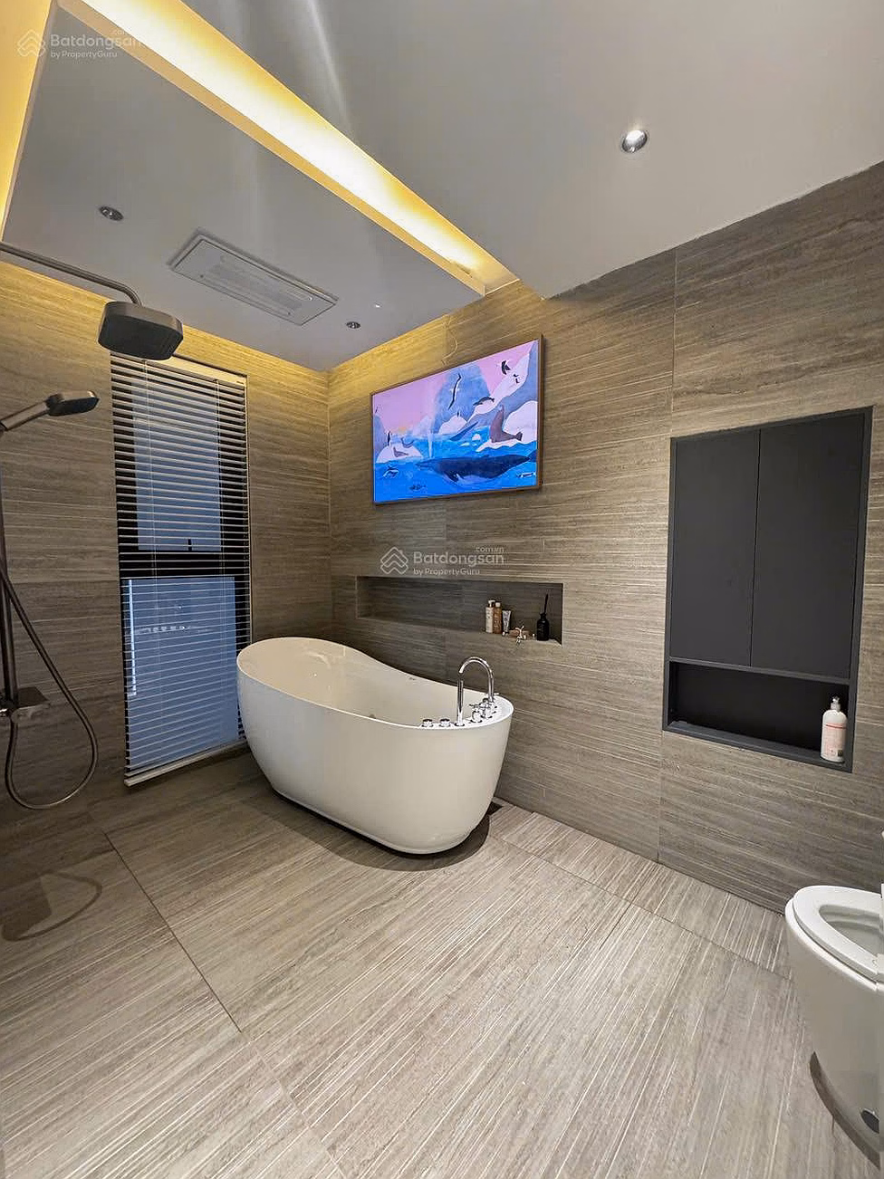 For sale by owner at Handiresco 31 Le Van Luong 65m2, 2 bedrooms, good price, available transaction book***