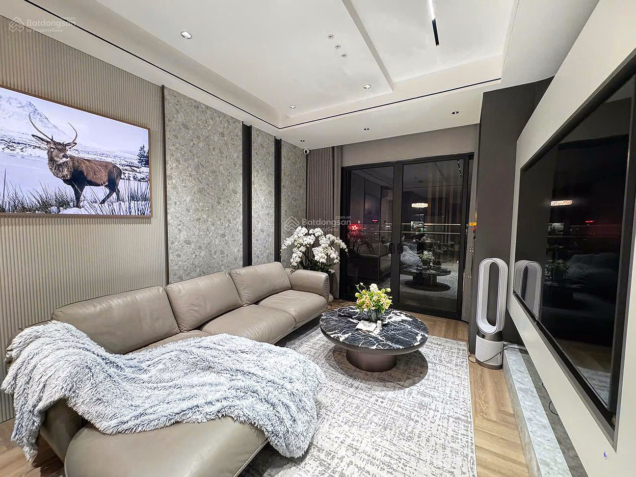 For sale by owner at Handiresco 31 Le Van Luong 65m2, 2 bedrooms, good price, available transaction book***