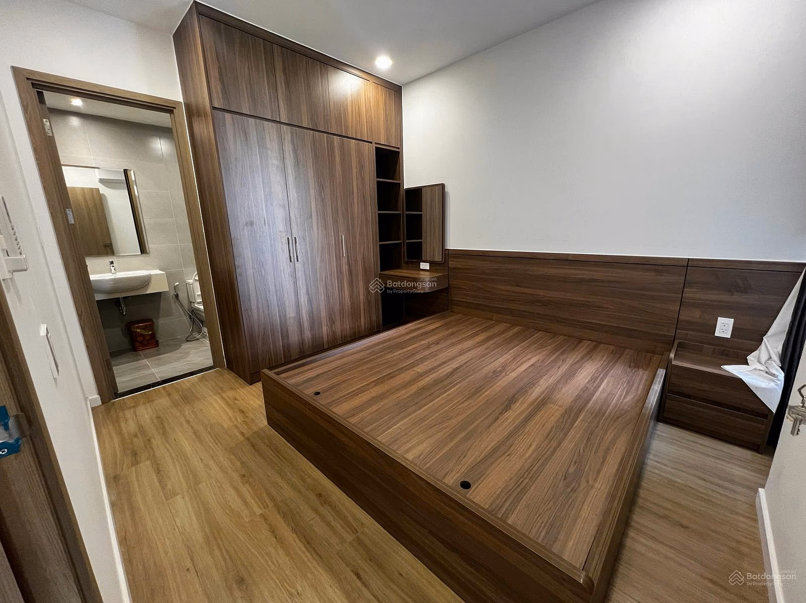 Precia apartment for sale with fireworks view in District 1, 2 bedrooms, 2 bathrooms, area 71m2, price 5.8 billion