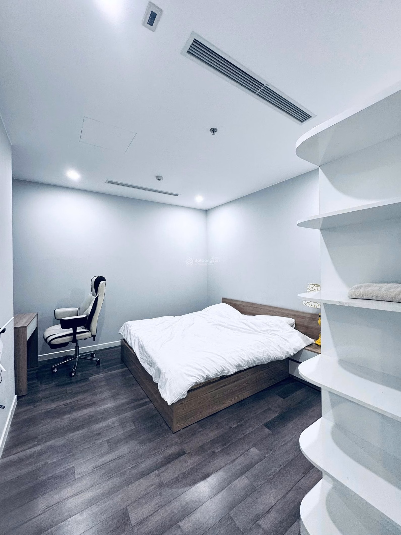 Need to rent urgently high-end 3-bedroom fully designed apartment at The Nine 9 Pham Van Dong - good price in June
