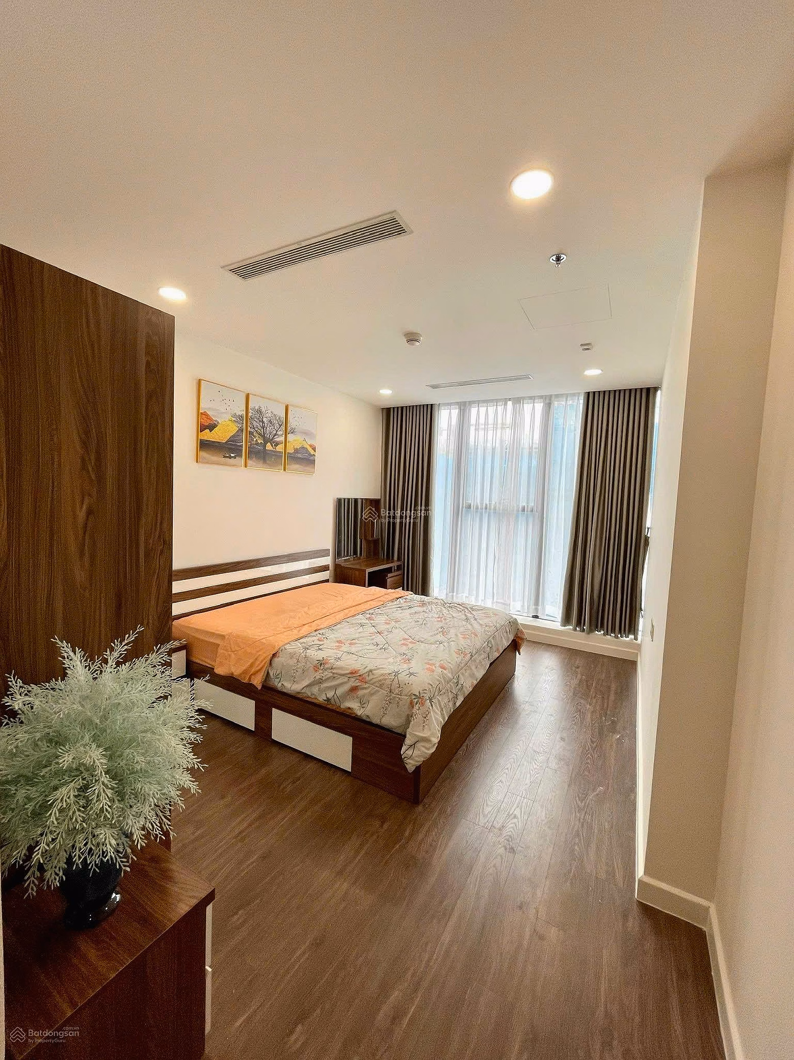 Quick sale Sunshine Sky City apartment District 7 - 3 bedrooms + 3 bathrooms 106m2 fully furnished for rent 25 million/month