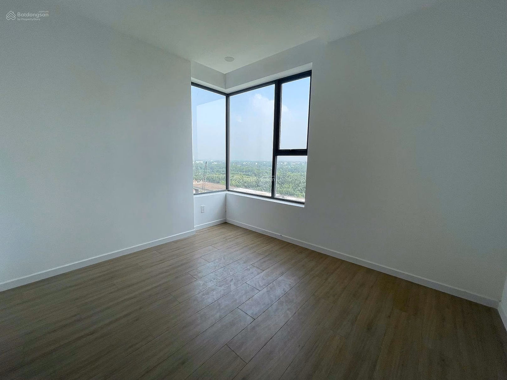 Selling 3-bedroom apartment in MT District 9, large area, high floor, pool view, price 4.6 billion including tax