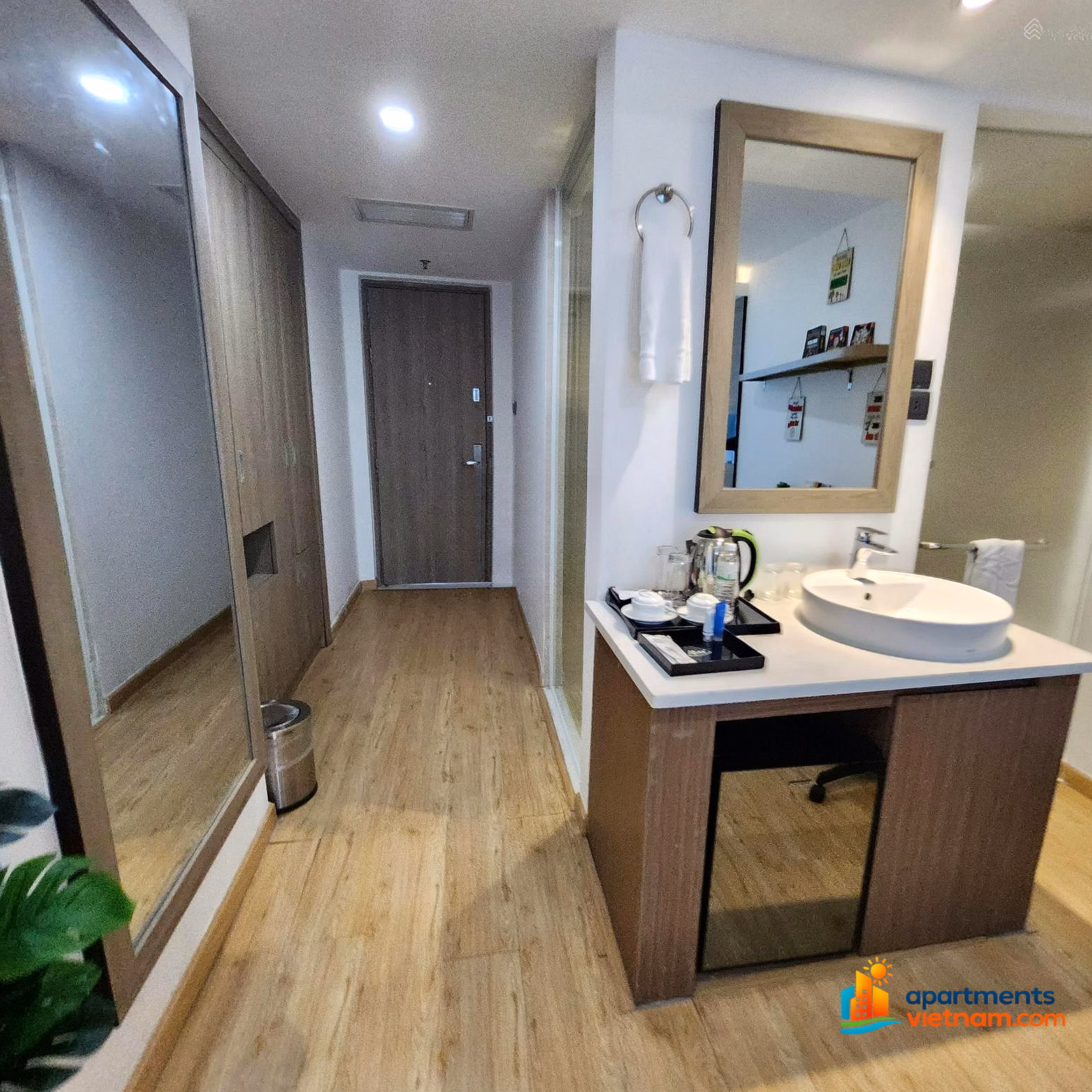 The owner sells an apartment at a good price at Muong Thanh Vien Trieu