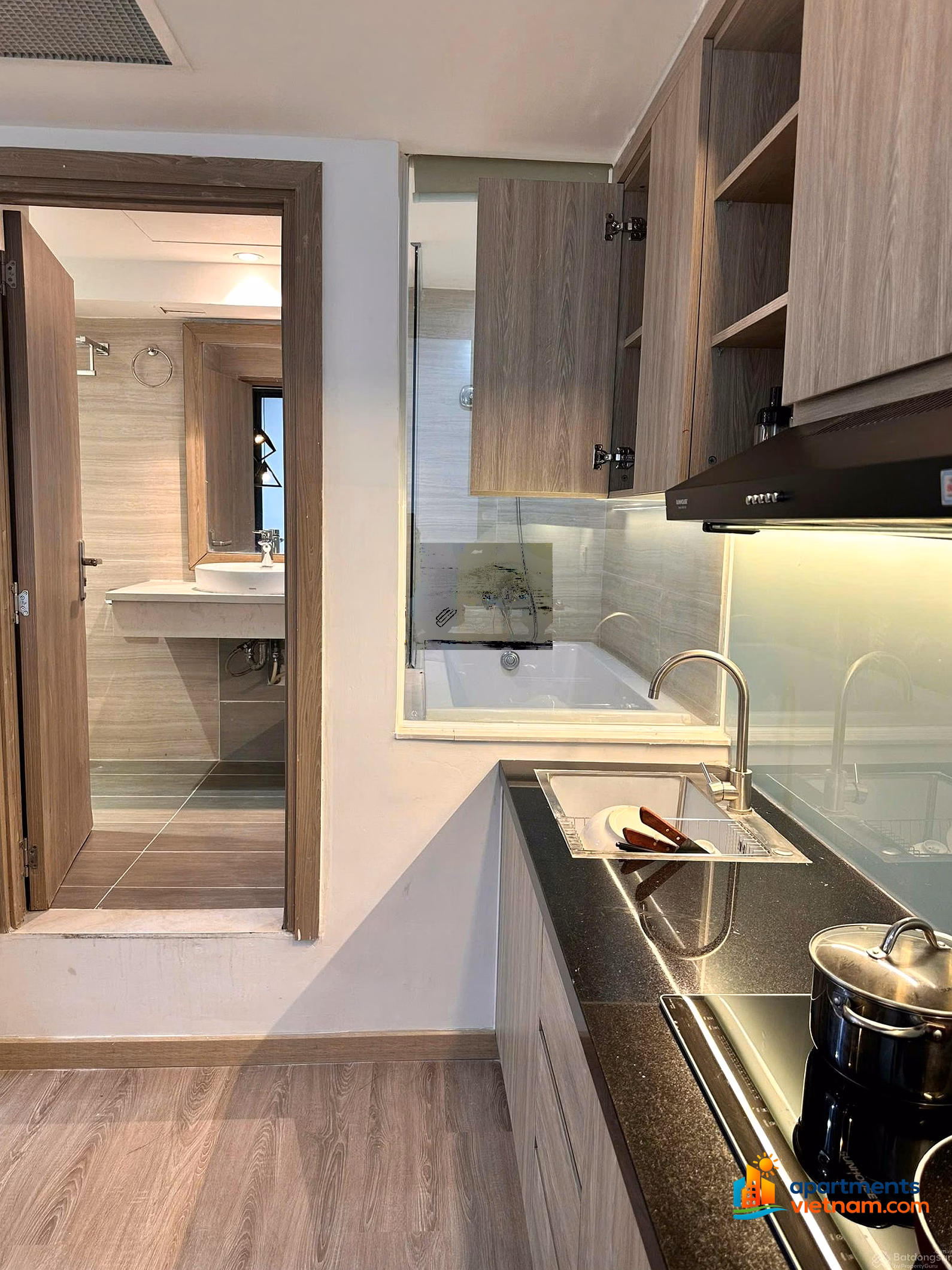 The owner sells an apartment at a good price at Muong Thanh Vien Trieu