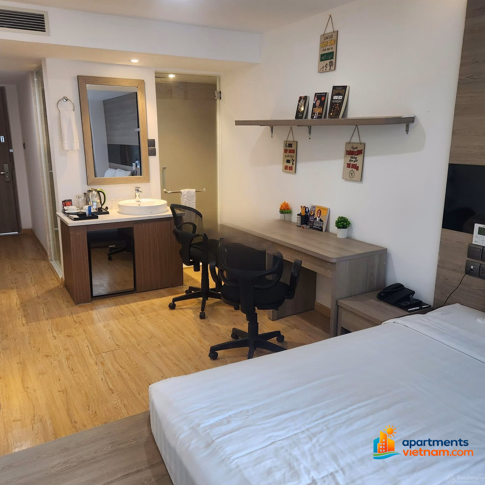 The owner sells an apartment at a good price at Muong Thanh Vien Trieu