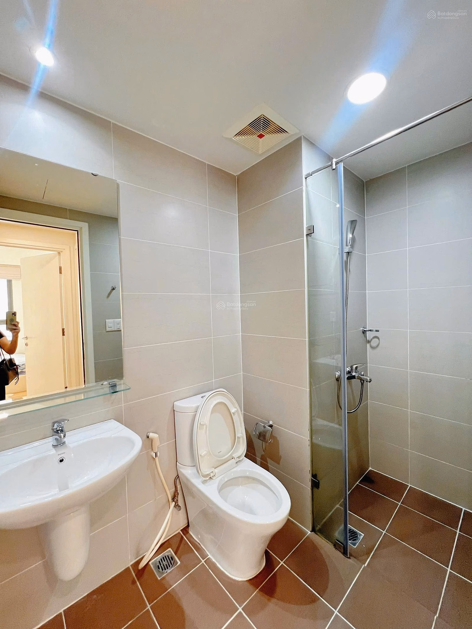 Owner offers to sell 2 bedrooms Masteri Thao Dien, super beautiful, high-class furniture, immediate delivery, viewing 24/7