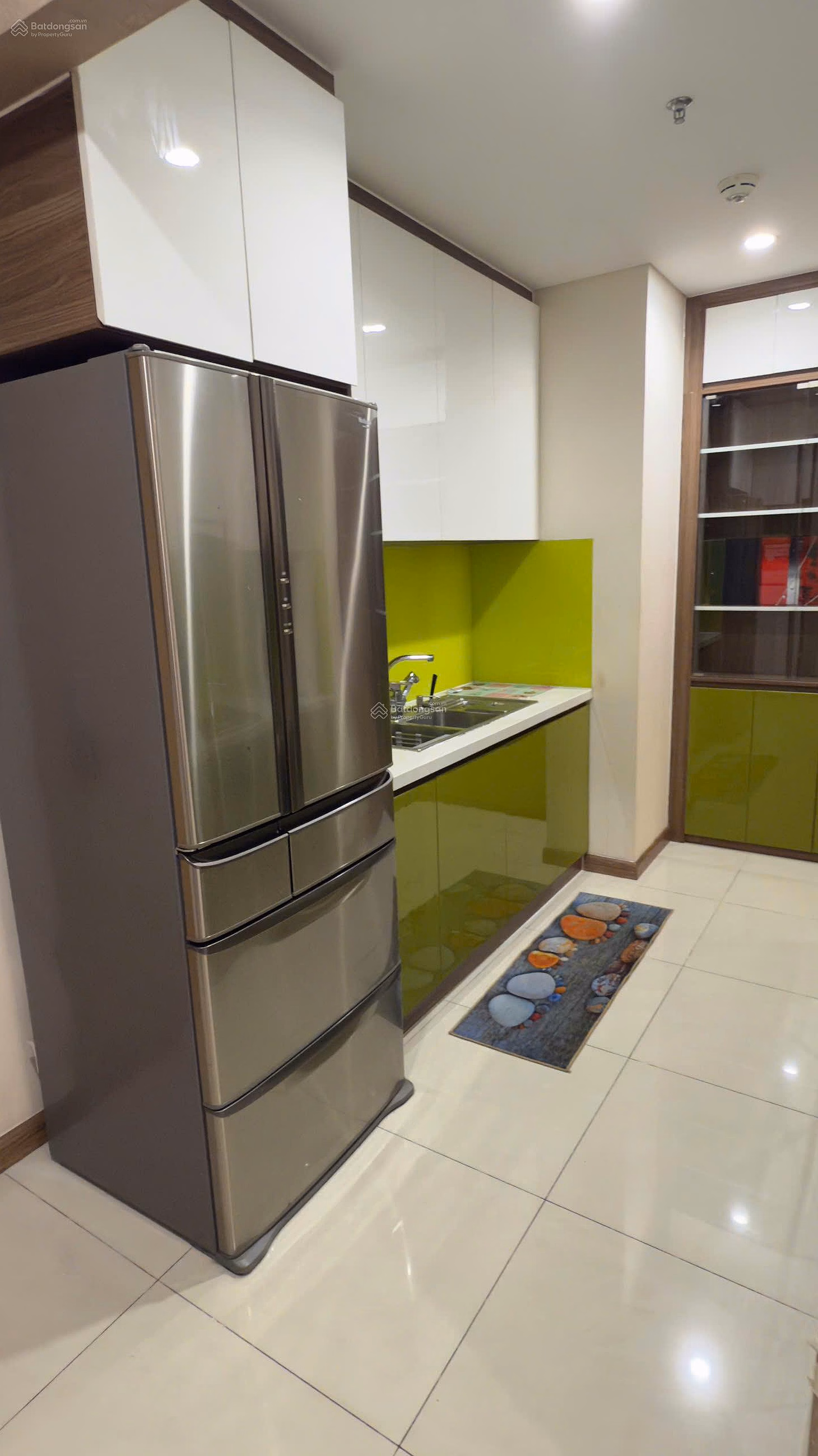 Owner is stuck with money, urgently selling 2-bedroom apartment, fully furnished 87m2 at Ha Do Centrosa District 10, only 11 billion