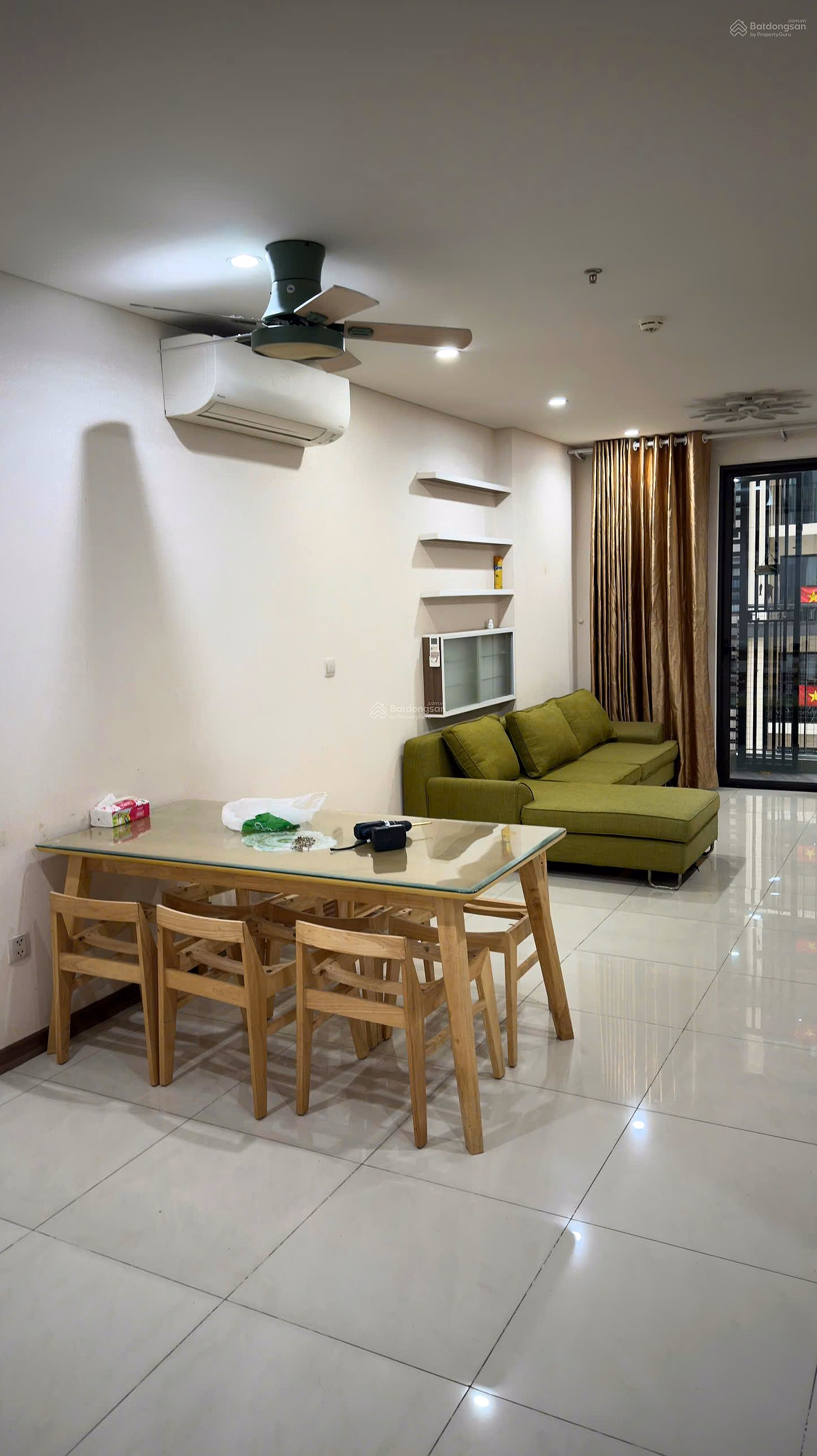 Owner is stuck with money, urgently selling 2-bedroom apartment, fully furnished 87m2 at Ha Do Centrosa District 10, only 11 billion