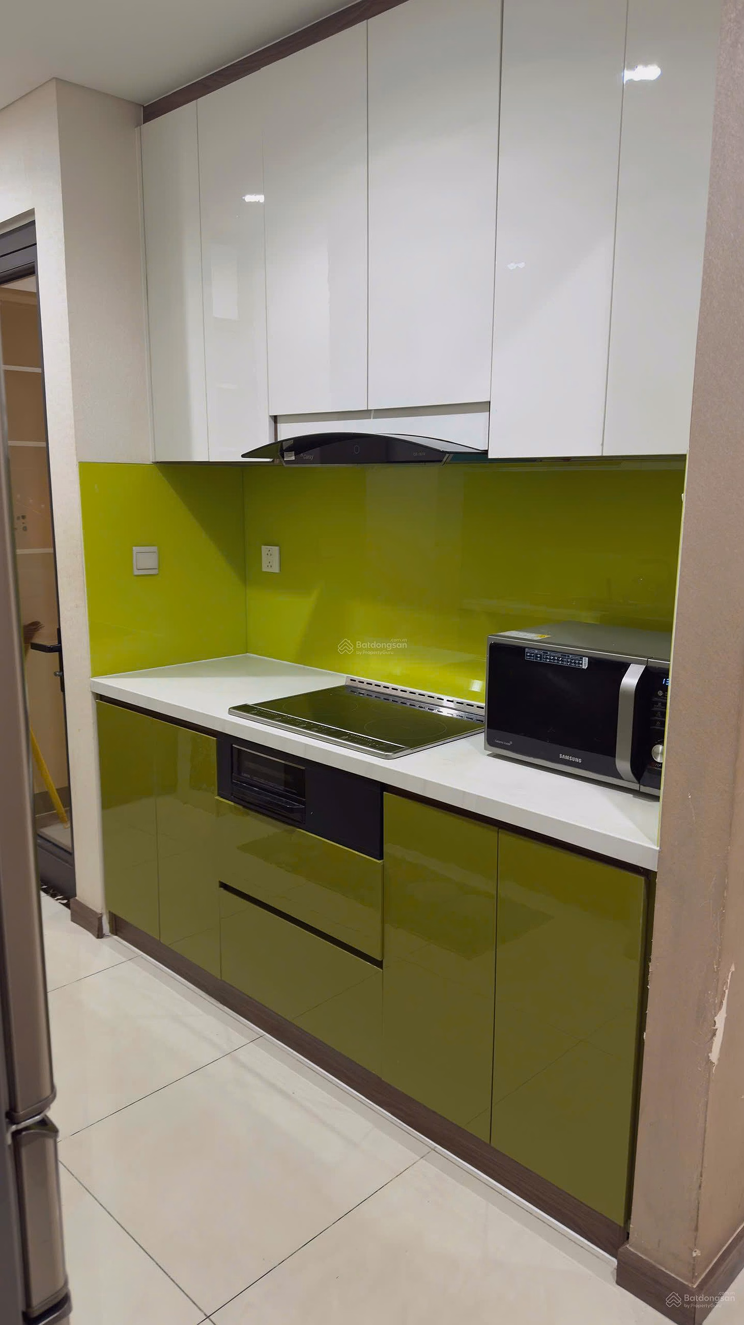 Owner is stuck with money, urgently selling 2-bedroom apartment, fully furnished 87m2 at Ha Do Centrosa District 10, only 11 billion