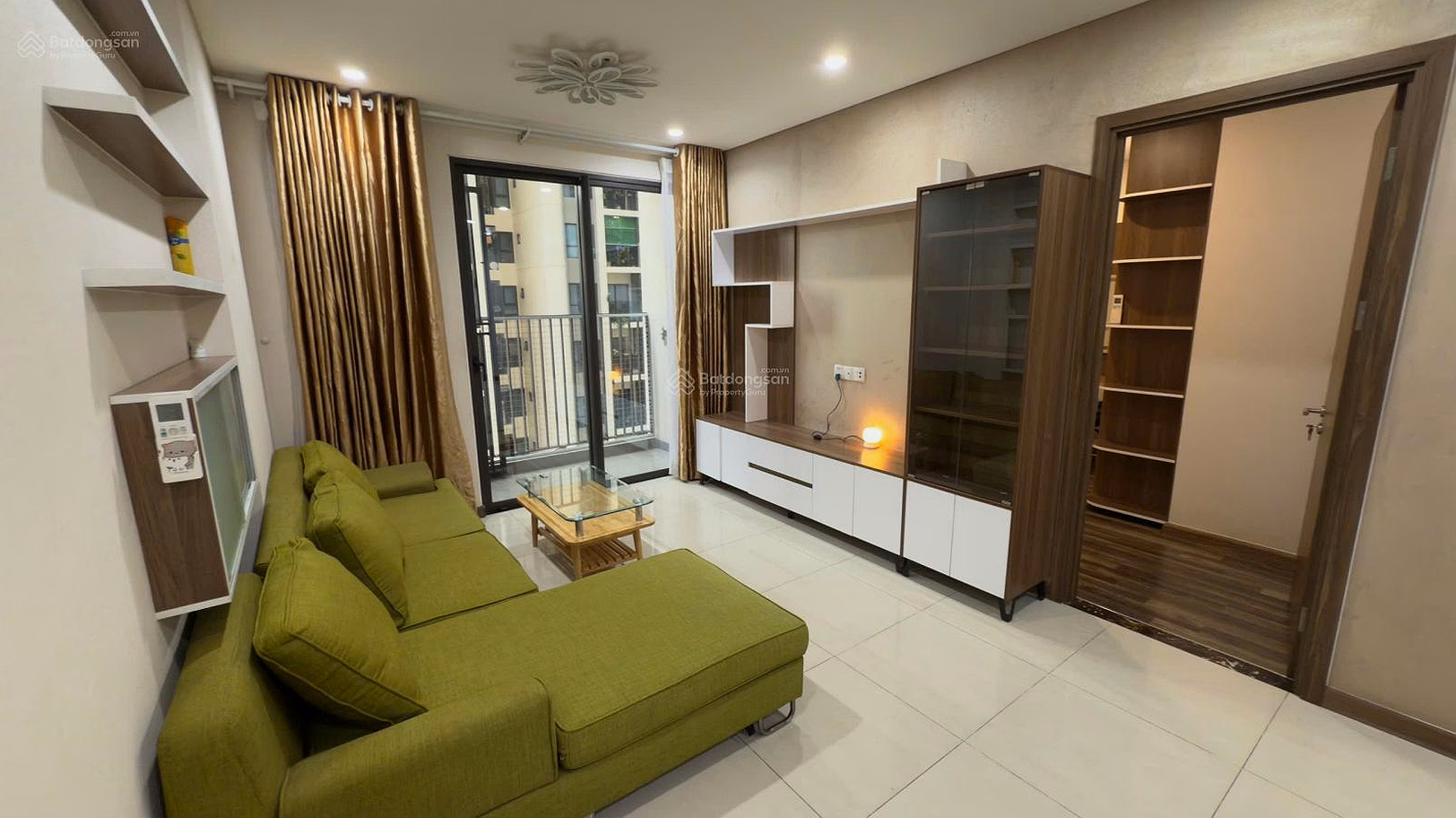 Owner is stuck with money, urgently selling 2-bedroom apartment, fully furnished 87m2 at Ha Do Centrosa District 10, only 11 billion