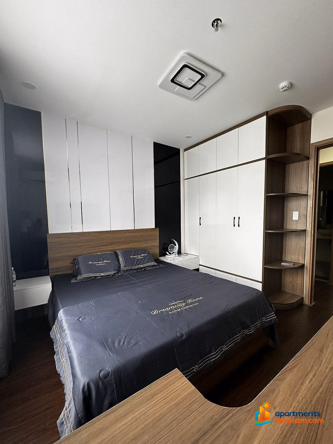 The owner sells a 75m2 apartment (2 bedrooms) in CT3 Vinh Diem Trung, balcony NE, high floor for only 4 billion