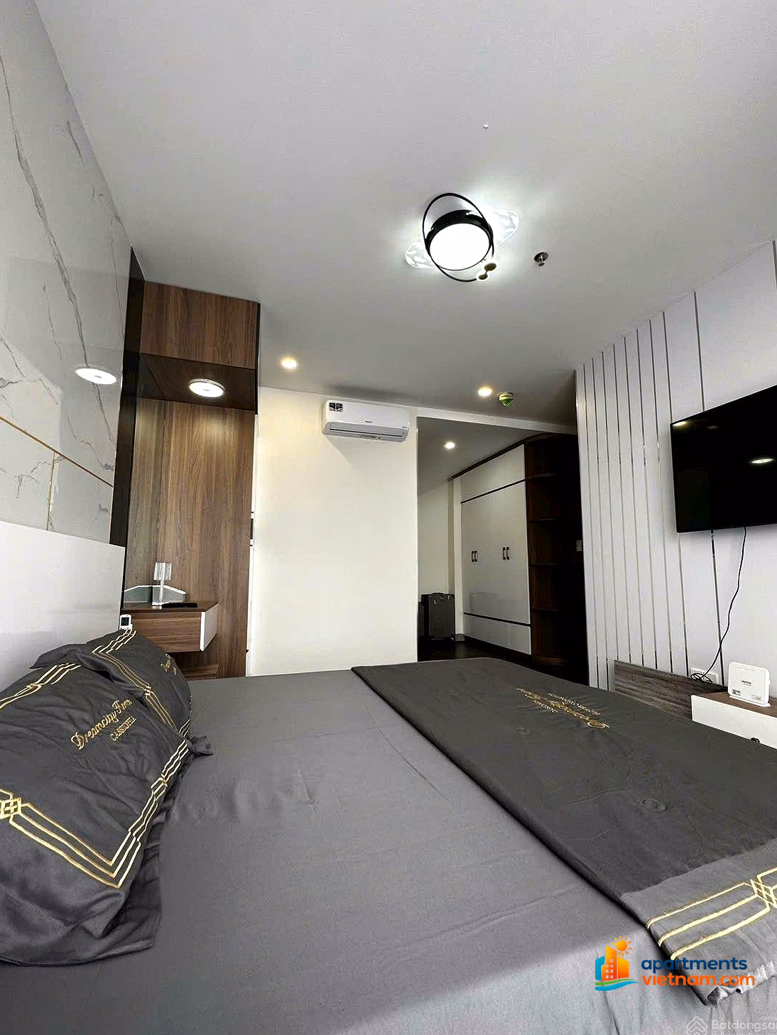 The owner sells a 75m2 apartment (2 bedrooms) in CT3 Vinh Diem Trung, balcony NE, high floor for only 4 billion