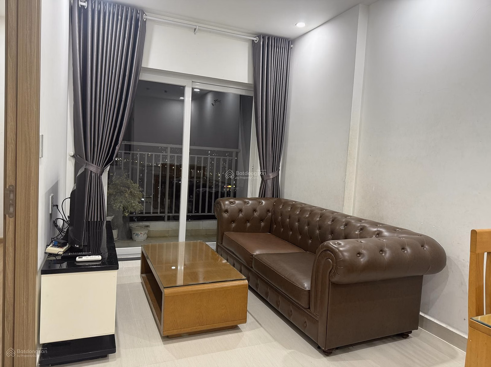 The owner needs a 2-bedroom corner apartment in Lavita Charm Thu Duc, fully furnished, ready to move in immediately