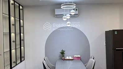 The owner needs a 2-bedroom corner apartment in Lavita Charm Thu Duc, fully furnished, ready to move in immediately