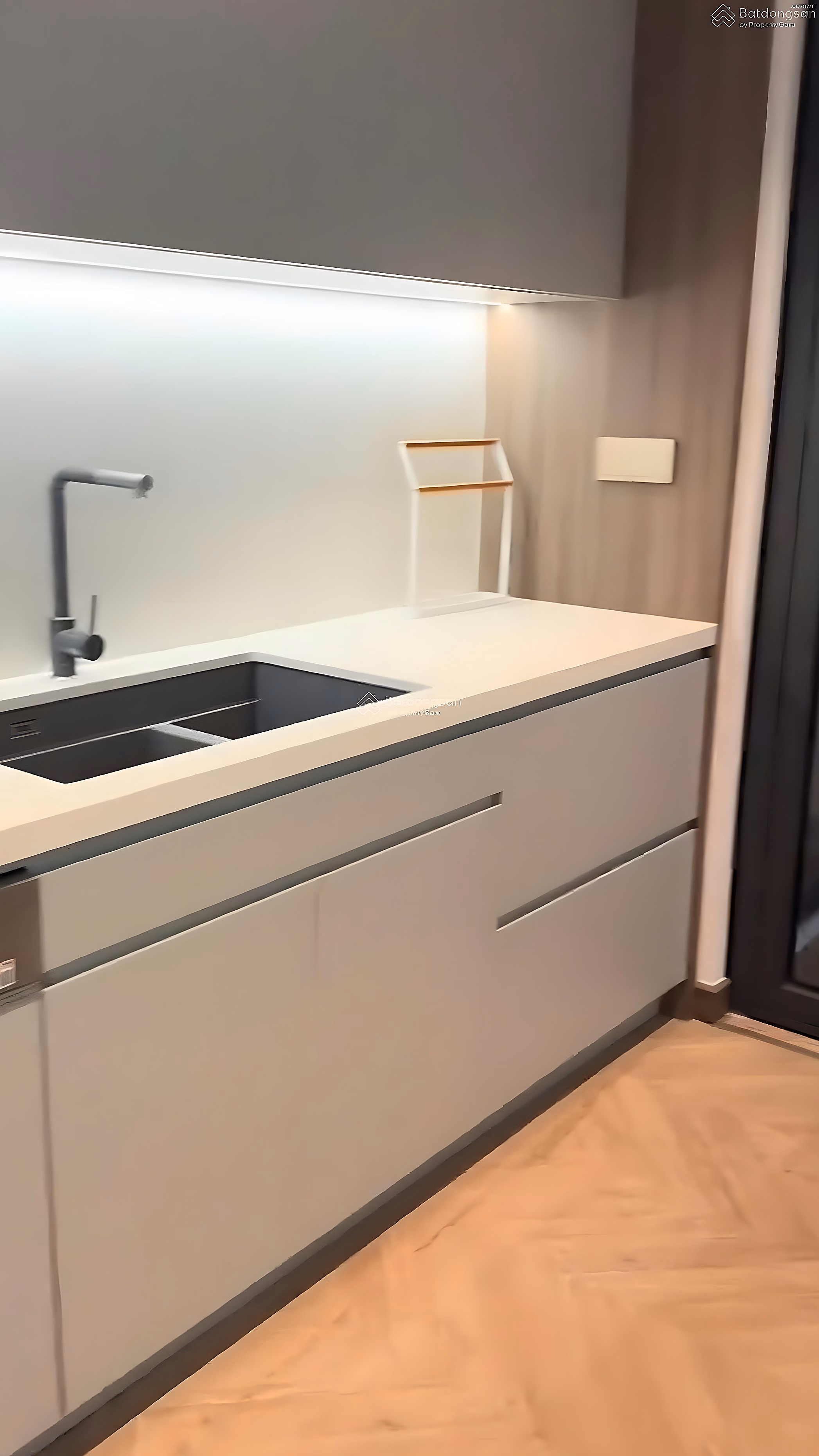 Need to sell immediately 4 bedroom apartment N01 - T6 Ngoai Giao Doan, high floor with nice view