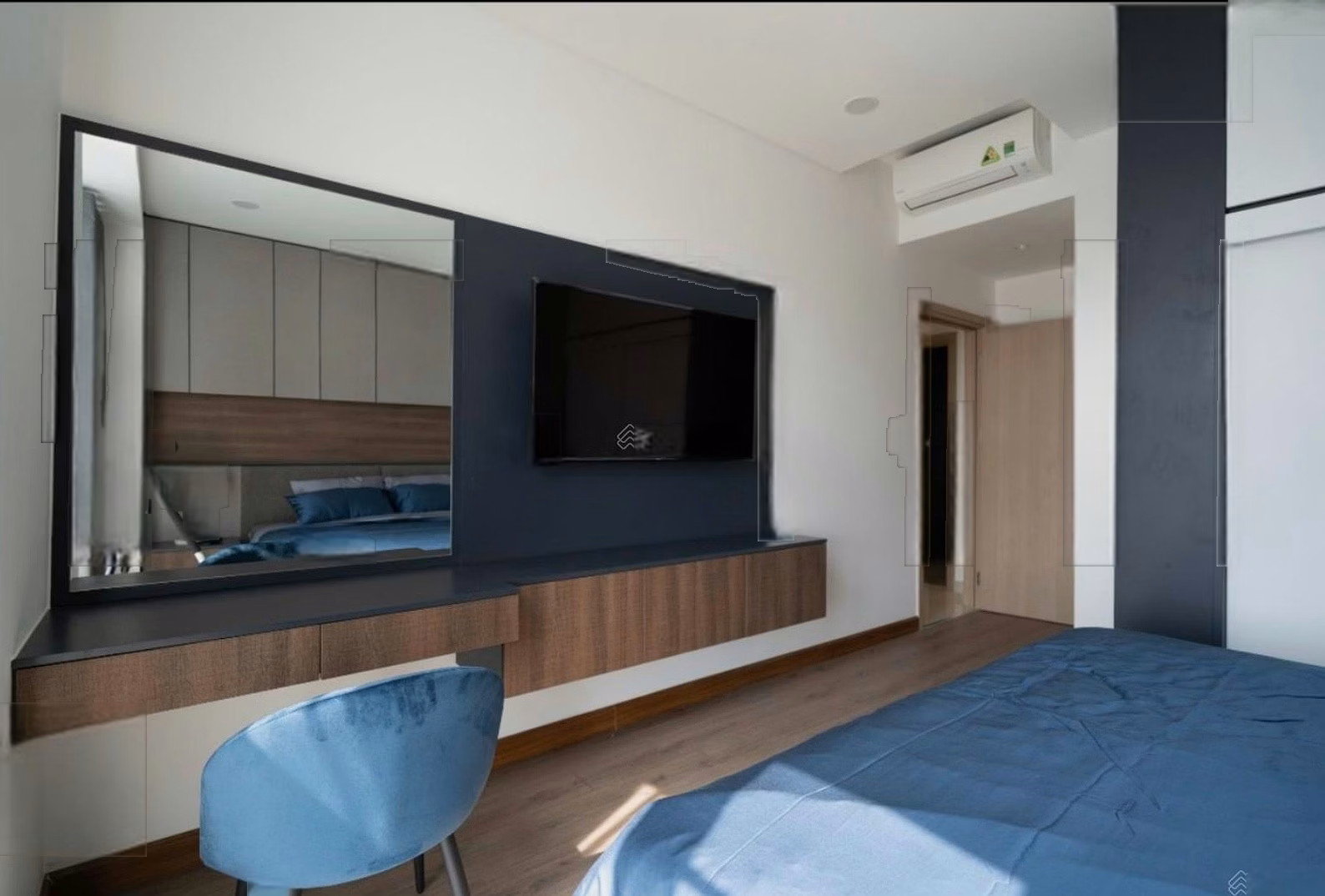 URGENT. The owner is willing to send for rent a 3-bedroom apartment with high-class furniture on the high floor of Riverpark Premier apartment building