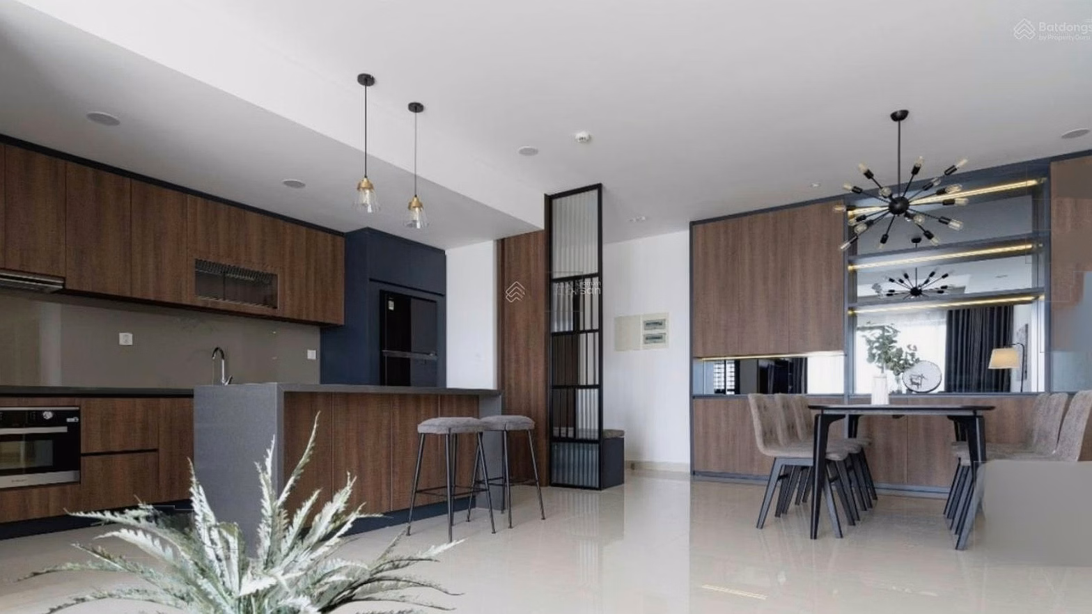 URGENT. The owner is willing to send for rent a 3-bedroom apartment with high-class furniture on the high floor of Riverpark Premier apartment building