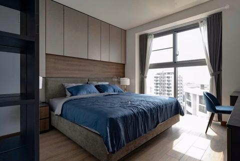 URGENT. The owner is willing to send for rent a 3-bedroom apartment with high-class furniture on the high floor of Riverpark Premier apartment building