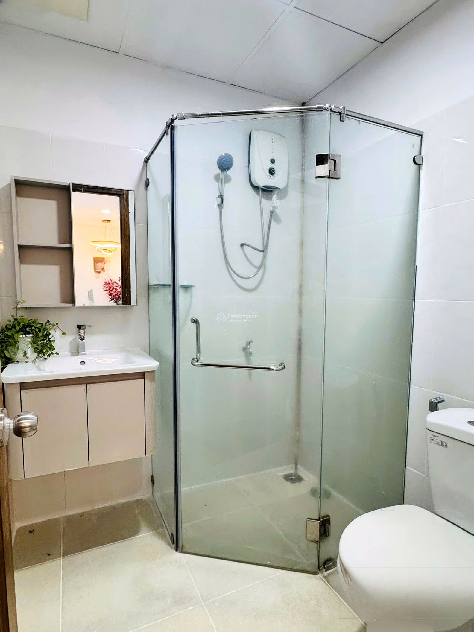 Strong discount on CT5 Vinh Diem Trung apartment, separate red book, area 60m2, 2 bedrooms 1 bathroom, only 2.39 billion