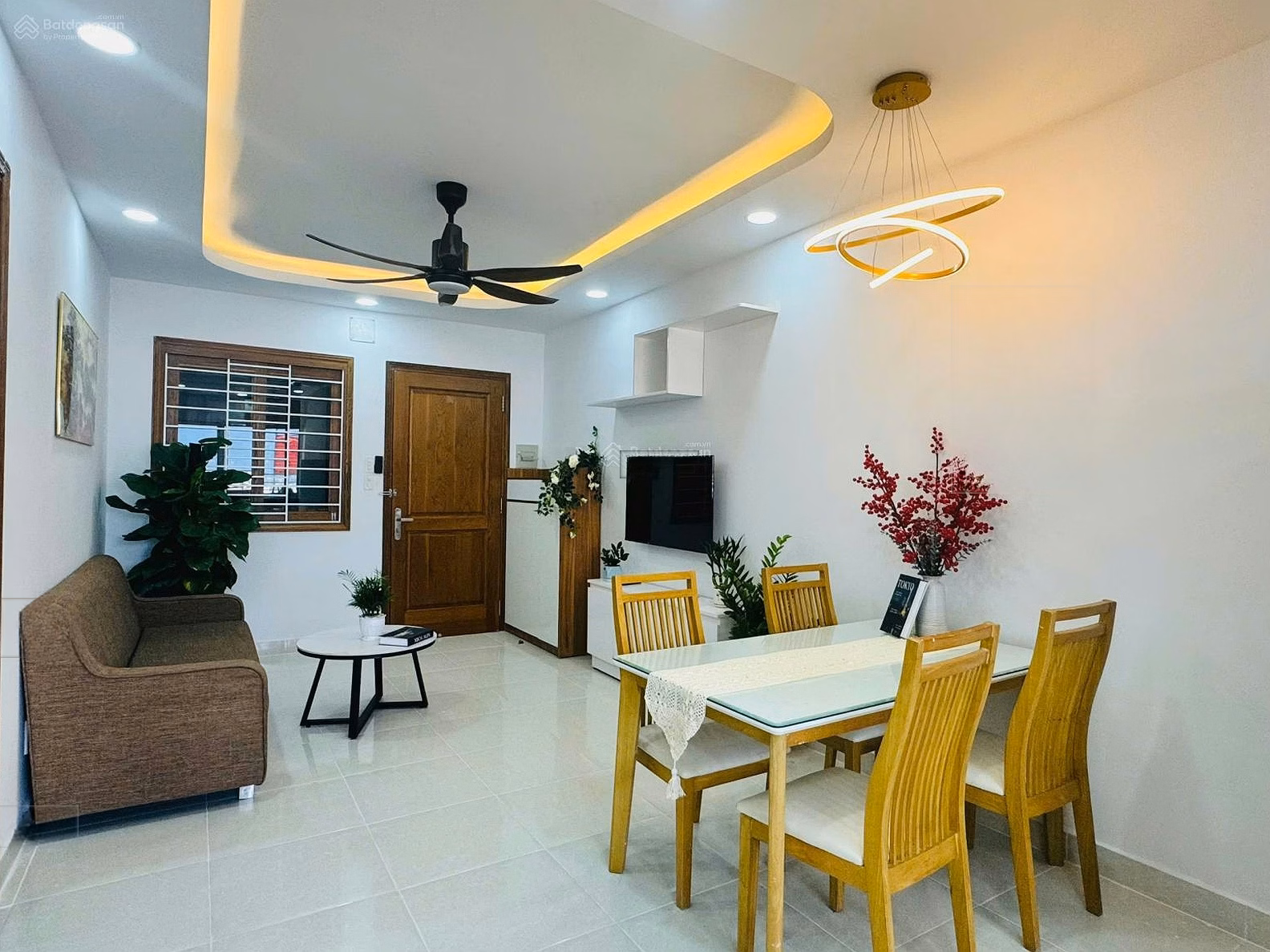Strong discount on CT5 Vinh Diem Trung apartment, separate red book, area 60m2, 2 bedrooms 1 bathroom, only 2.39 billion