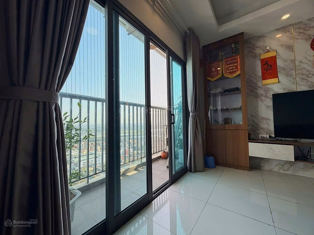 Selling 3-bedroom corner apartment at The Two Gamuda Gardens - 0969 150 ***