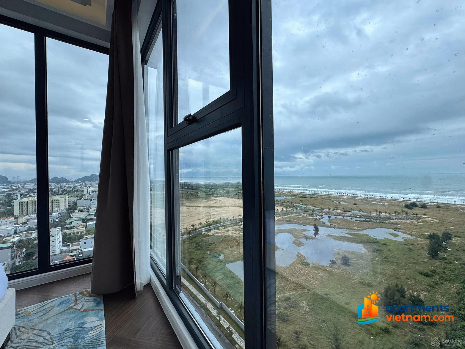 Newtown Diamond ocean view apartment, prime location, cash flow investment, 2 bedroom apartment at super good price