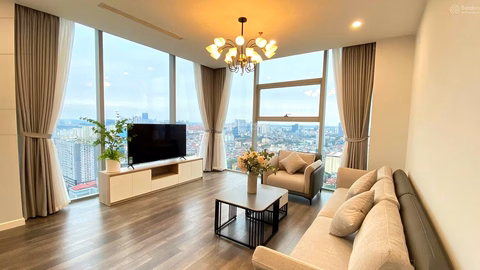 The owner rents out The Nine 2 bedrooms, fully furnished, price 17 million/month, middle floor with open view