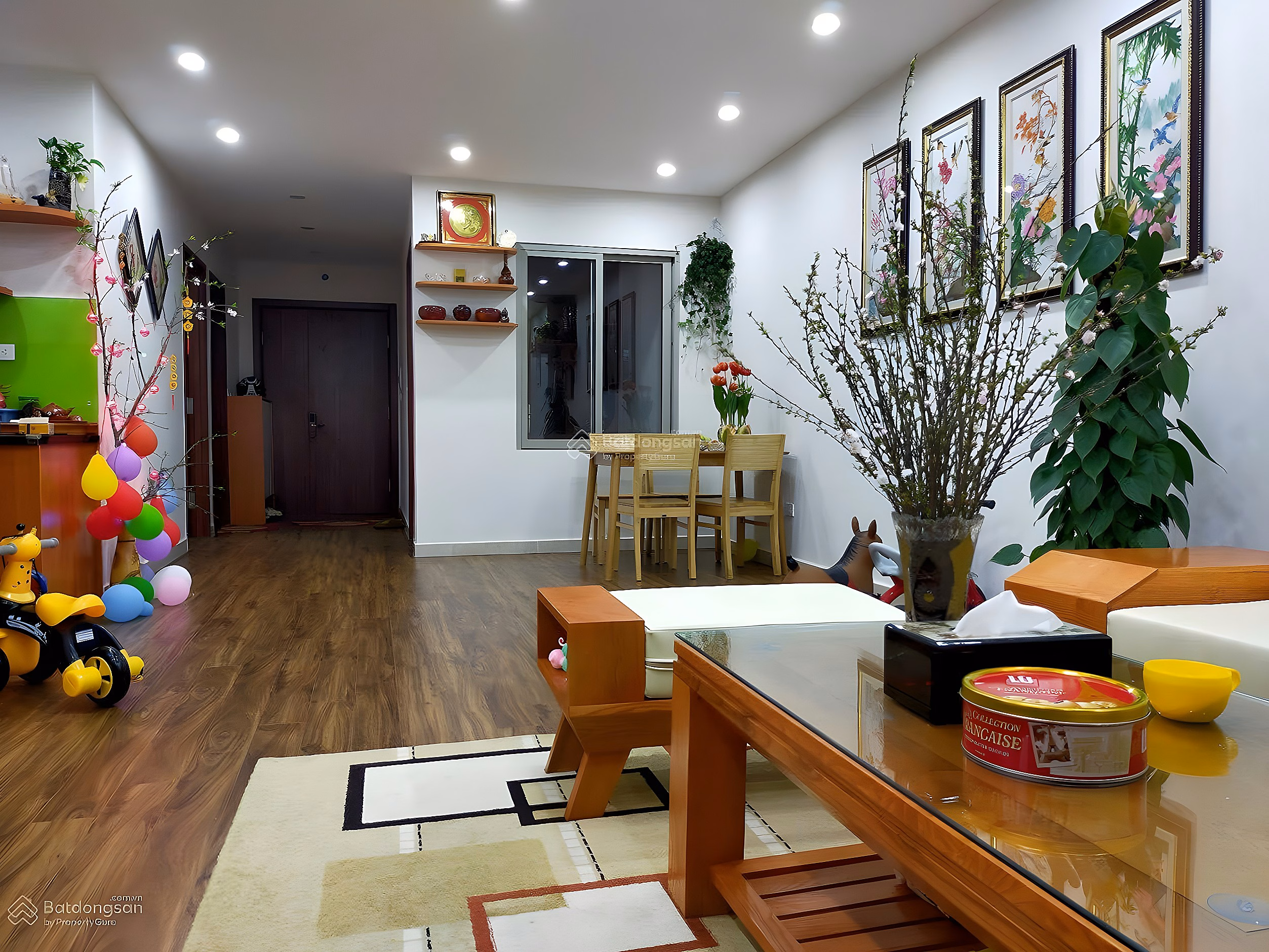 The owner sells a 3-bedroom apartment on a corner lot for 6.9 billion, CT1A building, Giao Luu City, Pham Van Dong 0382 276 ***