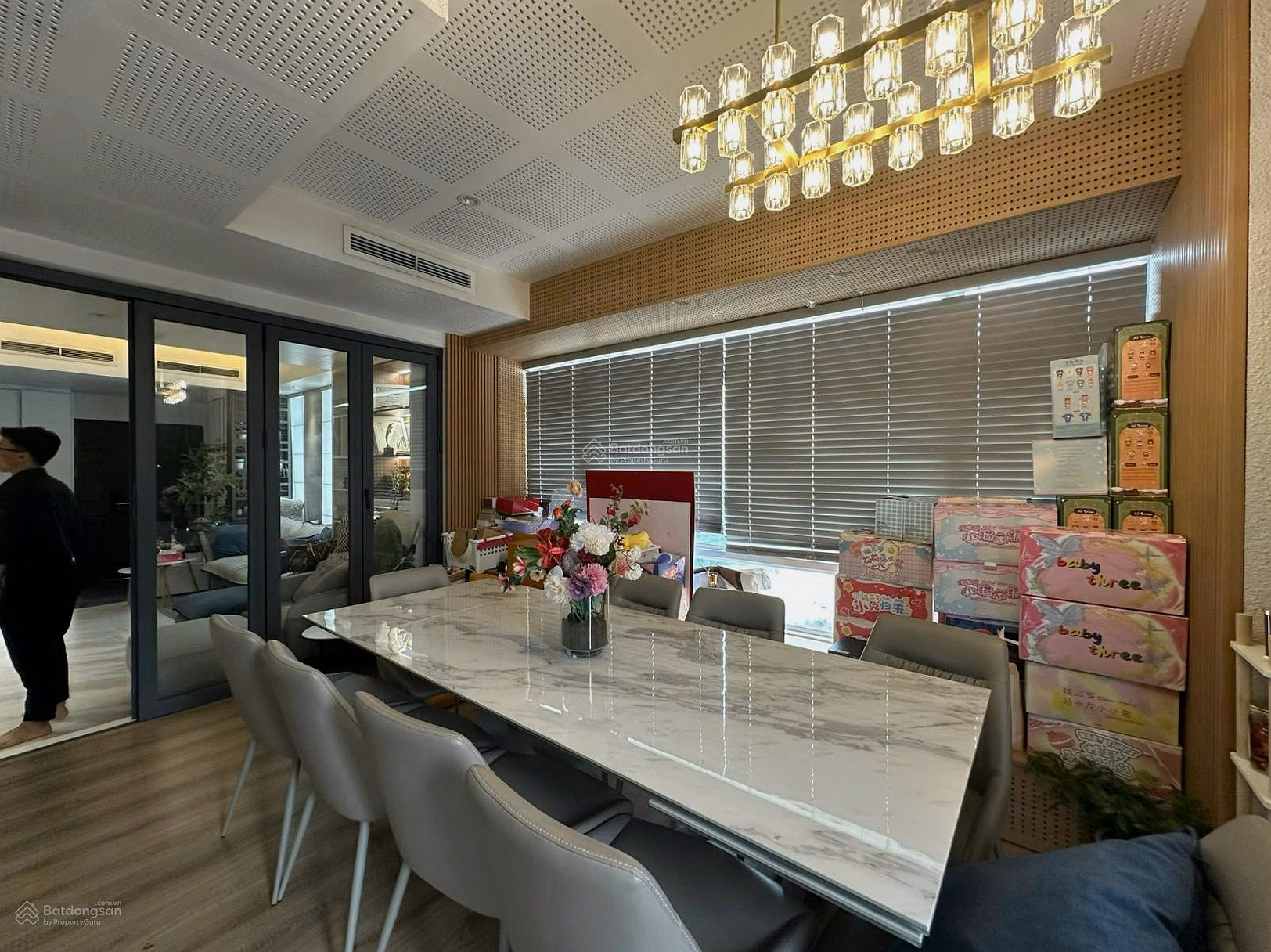 Landlord needs to sell Riverside Residence apartment, high floor with river view, area: 180m2, price: 16.2 billion