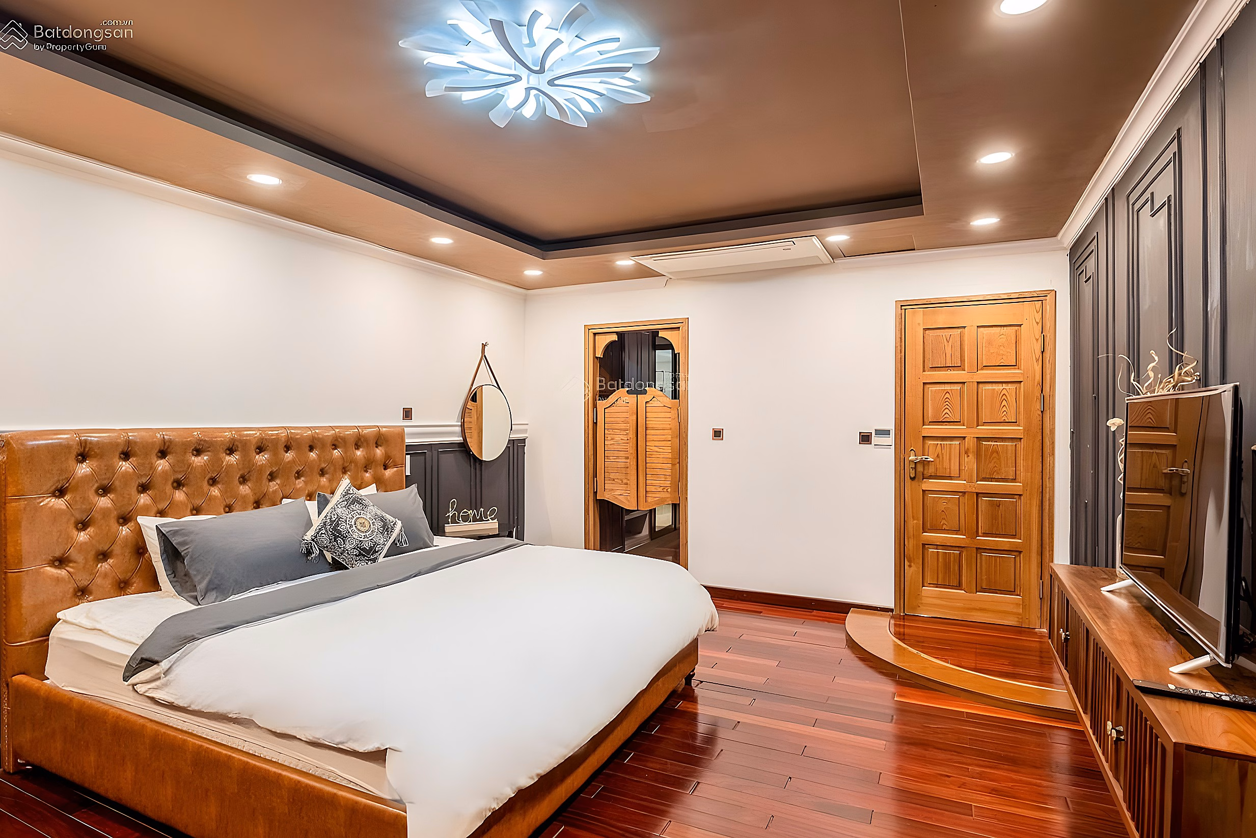 D'. Le Roi Soleil rare 3-bedroom apartment in West Lake priced from only 150 million/m2 fully furnished. 0914 772 ***