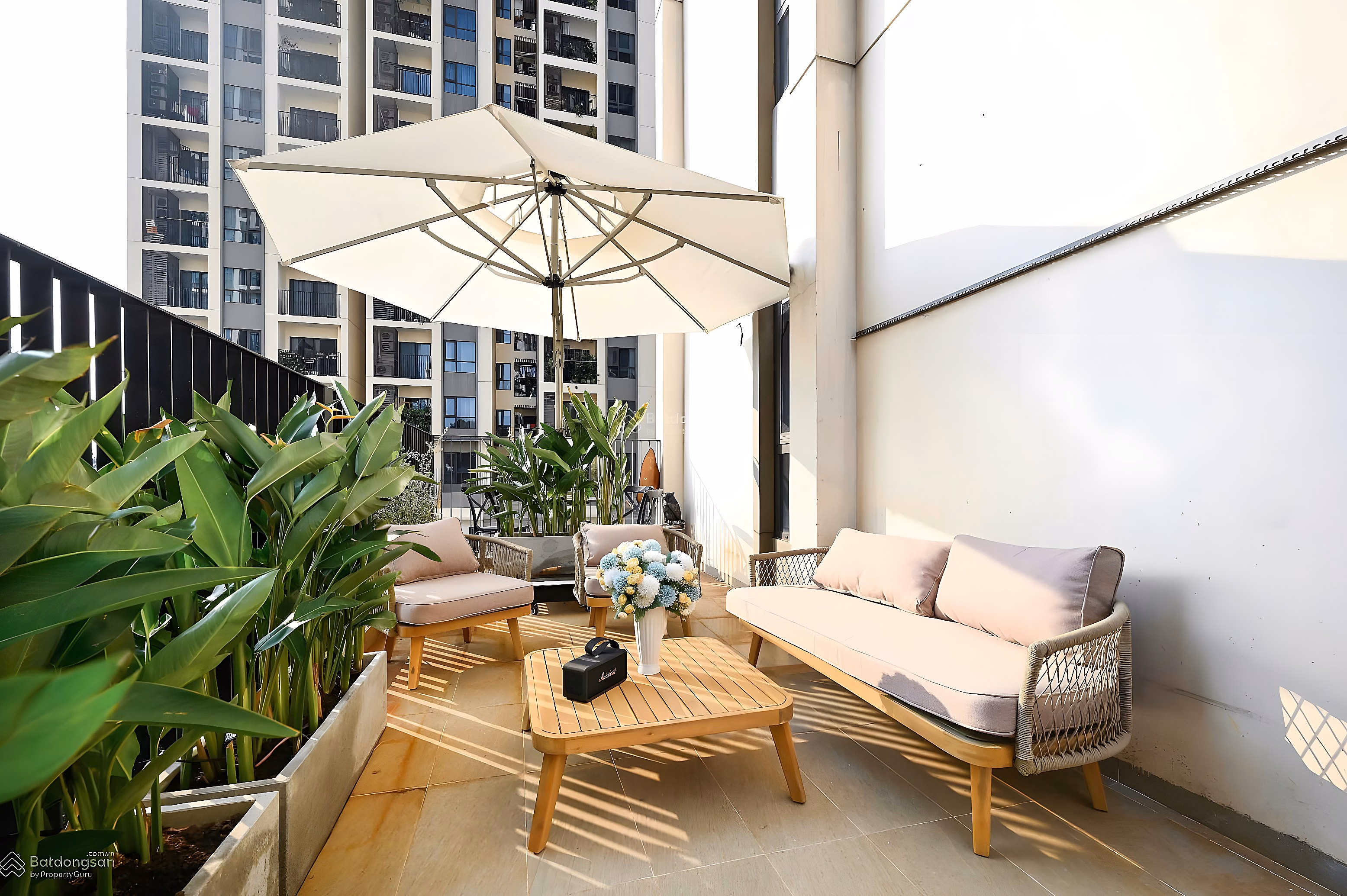 Apartment for rent with 3 bedrooms, 2 bathrooms, 108m2 plus 20m2 garden at HaDo Centrosa Garden, 30 million, District 10, HCM