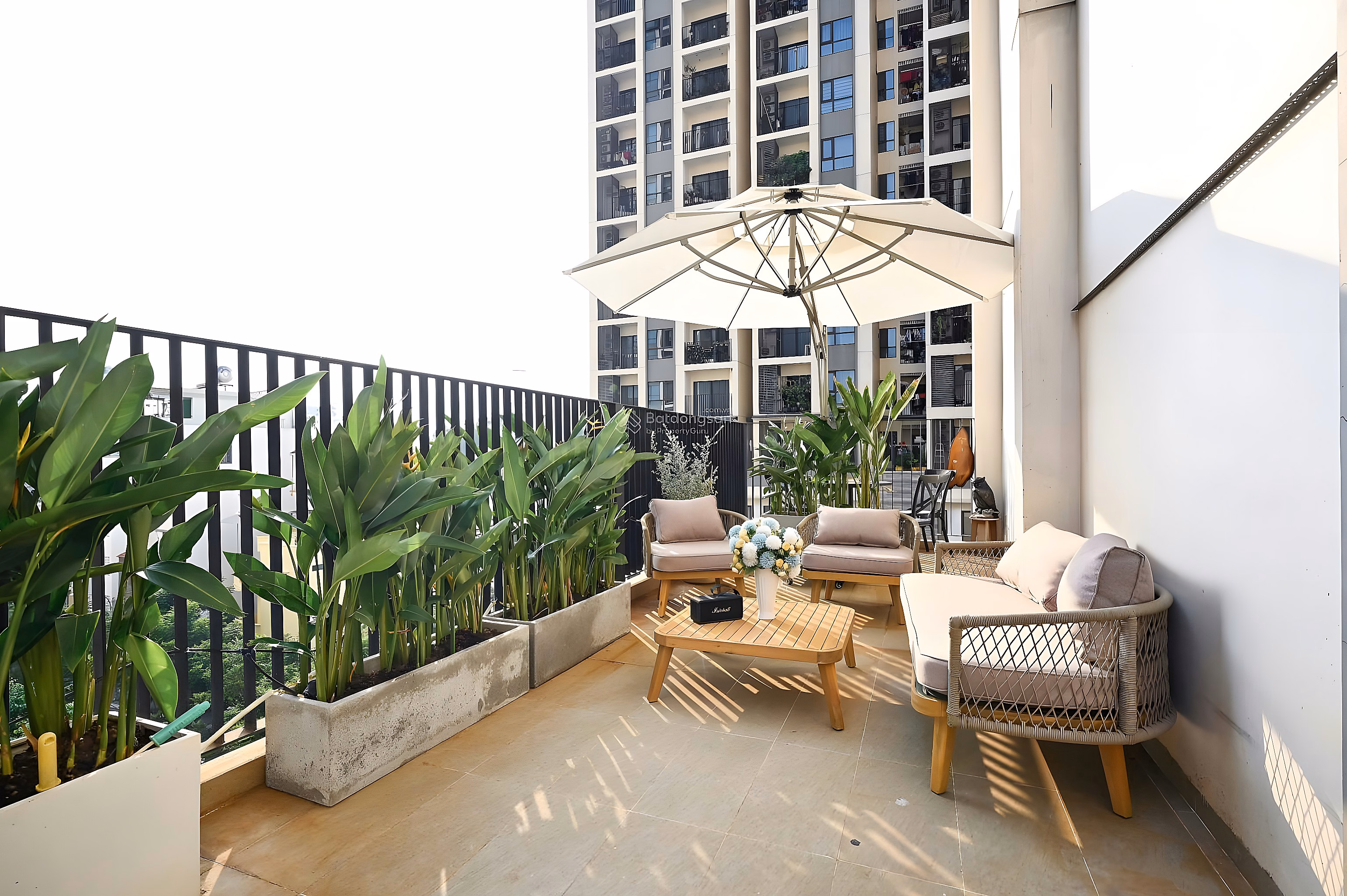 Apartment for rent with 3 bedrooms, 2 bathrooms, 108m2 plus 20m2 garden at HaDo Centrosa Garden, 30 million, District 10, HCM
