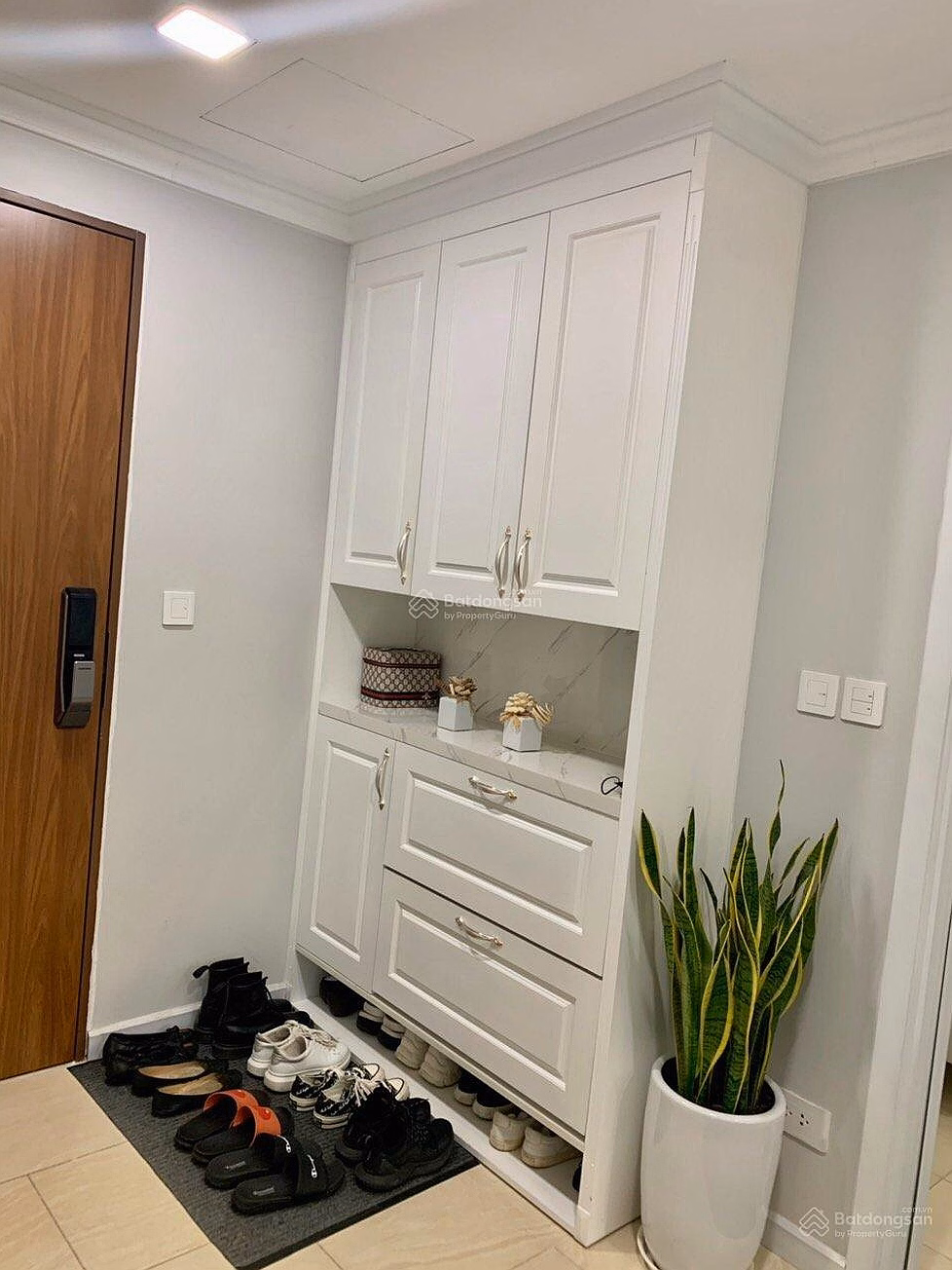 Selling apartment 30T Nam Trung Yen, 62m2, beautiful, many amenities in Cau Giay