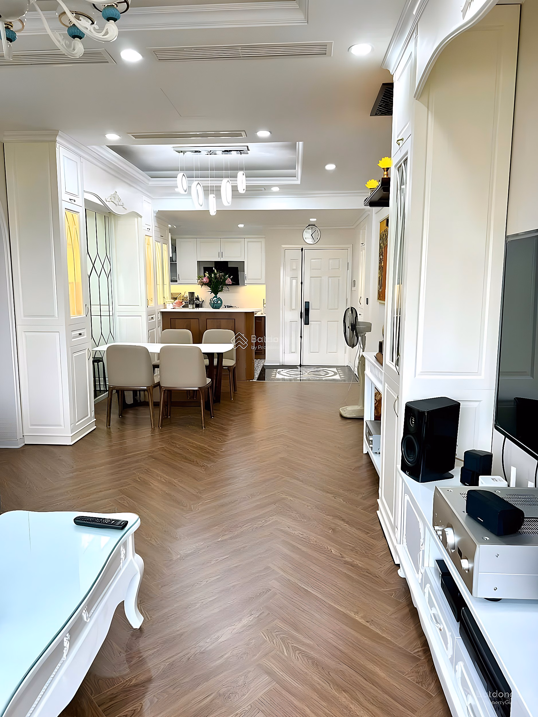 Sinh has a 4-bedroom apartment - 156m2 fully furnished in Xuan Phuong Quoc Hoi apartment building, with book ready. Selling price 9 billion